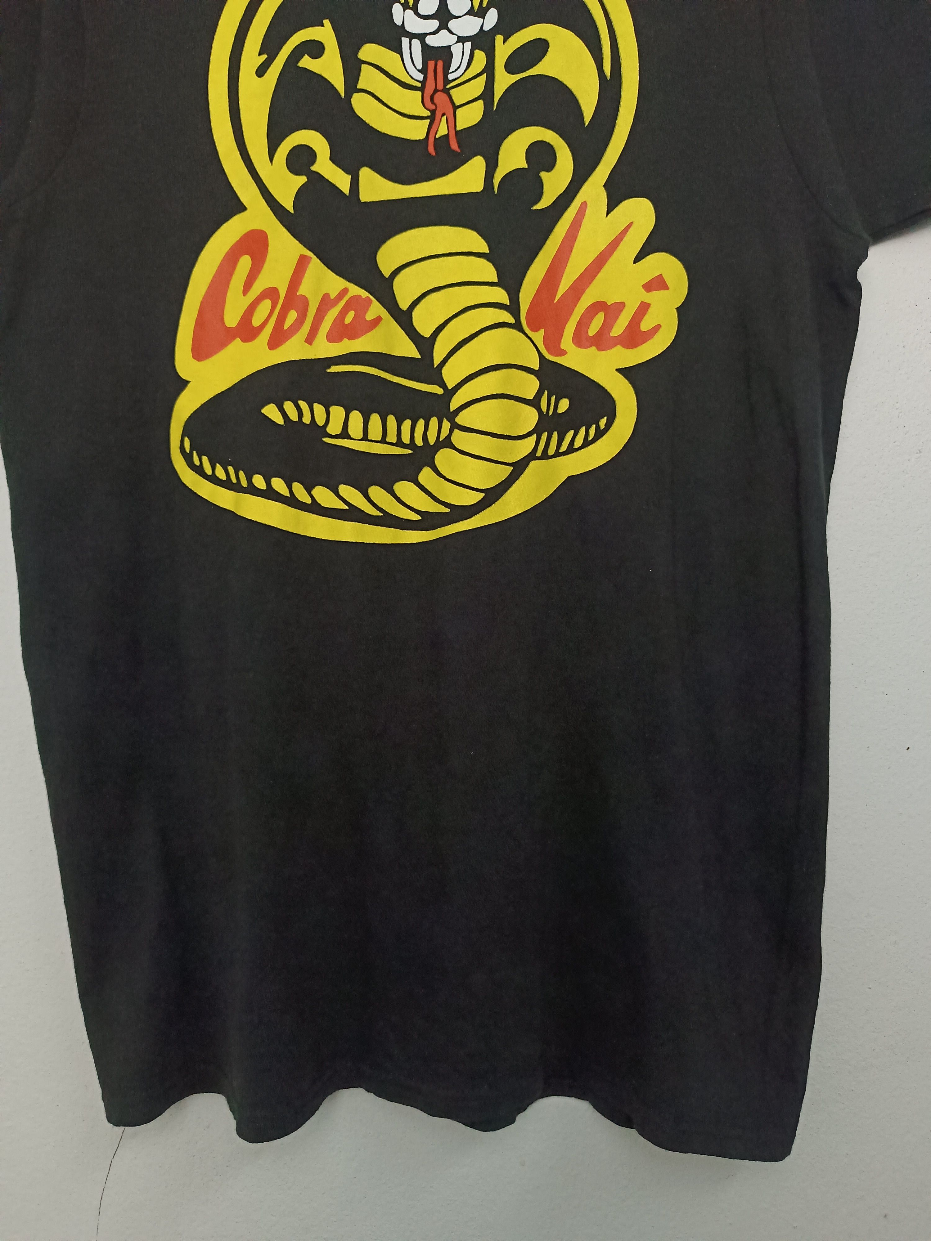 Other VINTAGE COBRA KAI KARATE KID SERIES NETFLIX MIYAGI TEE Size US S / EU 44-46 / 1 - 9 Thumbnail