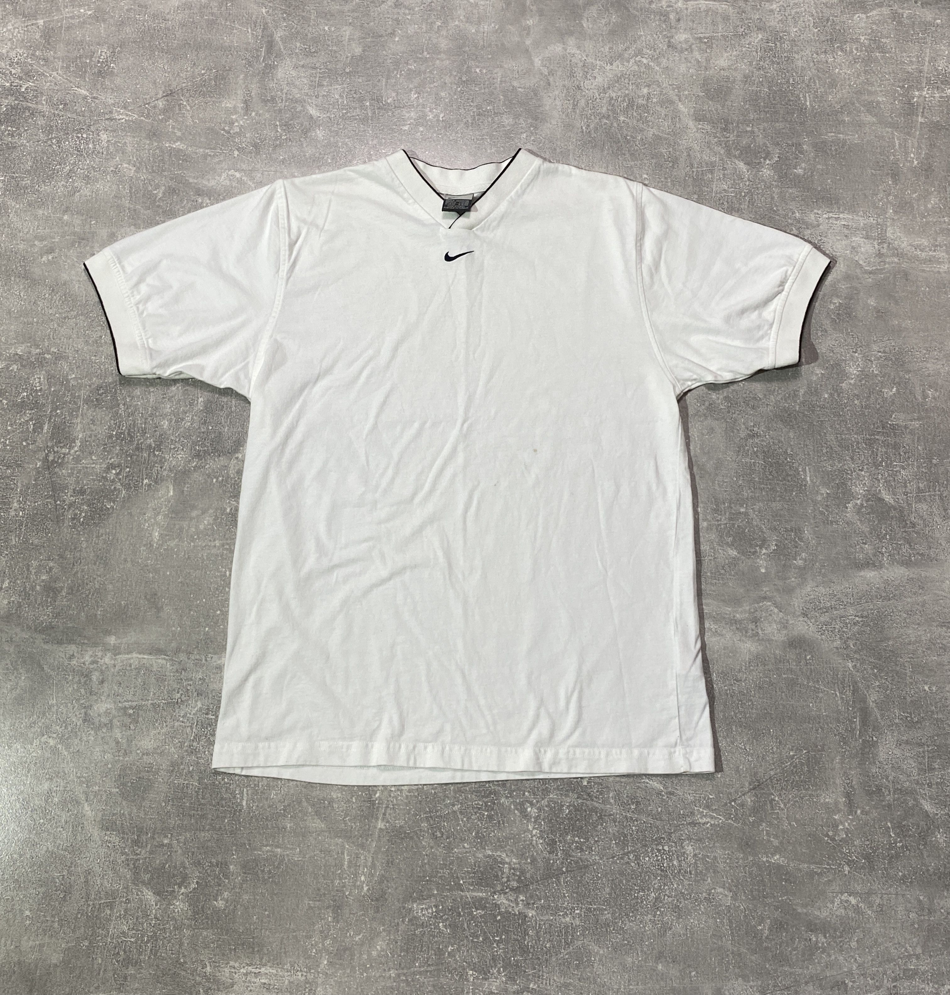 Nike Vintage Y2K Nike V neck center swoosh Tee Size US M / EU 48-50 / 2 - 1 Thumbnail
