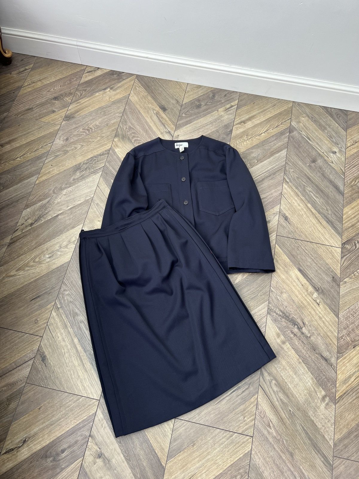 Designer Vintage Dejae Paris women’s Minimalist Suit Made in France Size M / US 6-8 / IT 42-44 - 1 Thumbnail