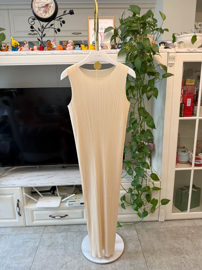 Issey Miyake Issey Miyake size:3 Beige pleated skirt Size XS / US 0-2 / IT 36-38 - 2 Thumbnail