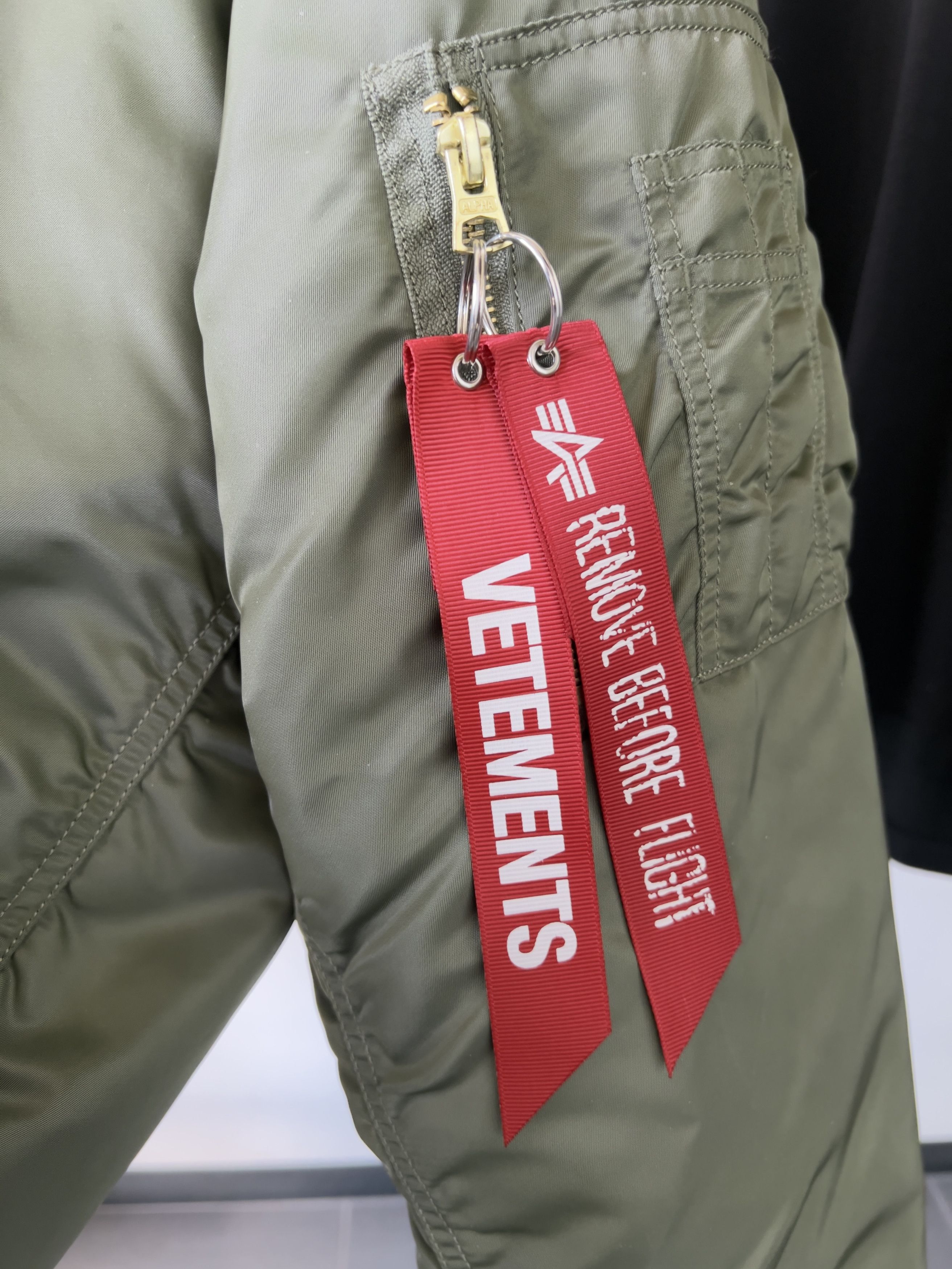 Alpha Industries × Vetements Vetements FW17 Oversized Reversible MA-1 Bomber Jacket Size US XL / EU 56 / 4 - 5 Thumbnail