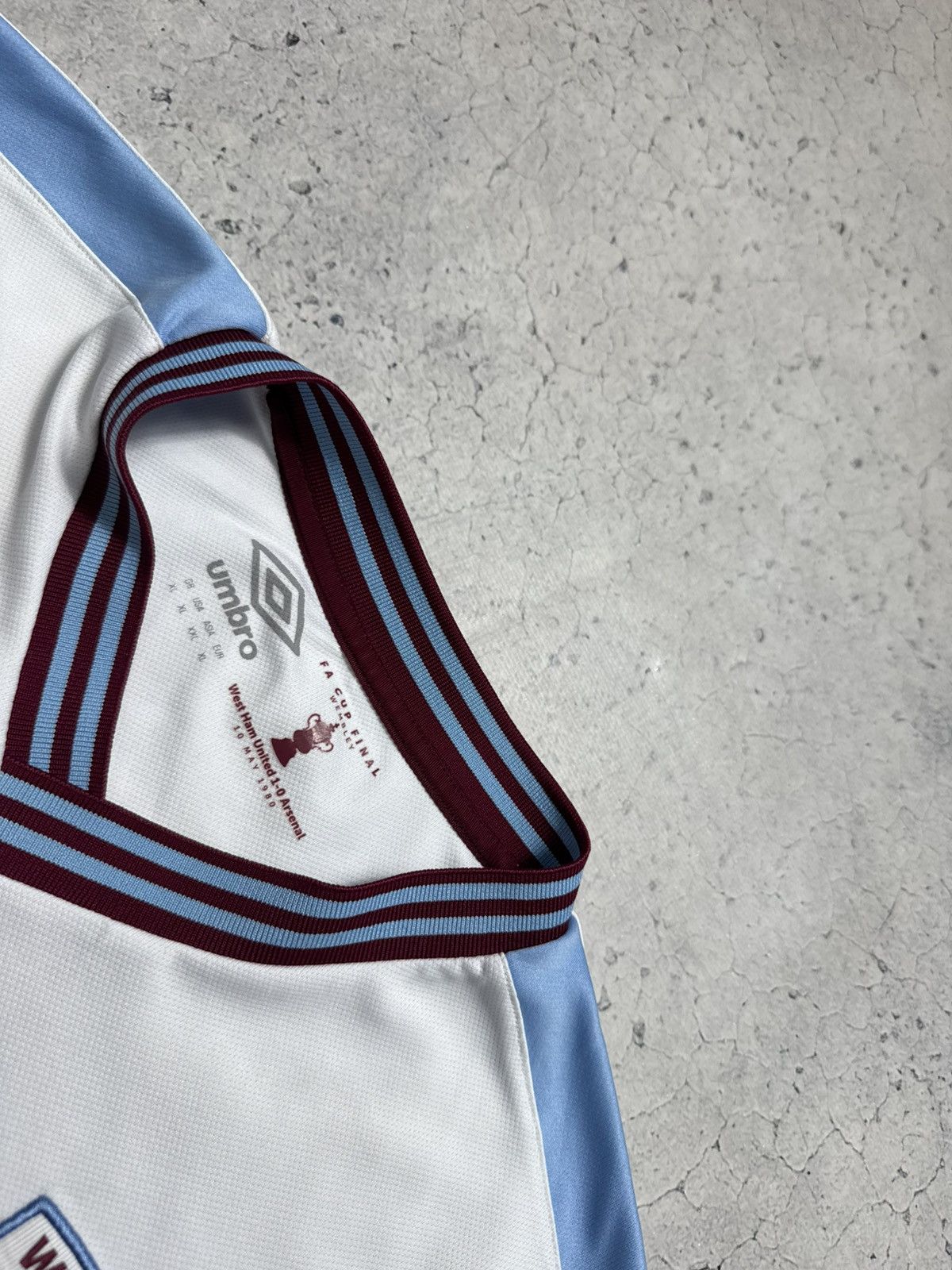 Umbro Umbro FC West Ham United 2019/2020 Vintage Soccer Jersey Size US XL / EU 56 / 4 - 6 Thumbnail