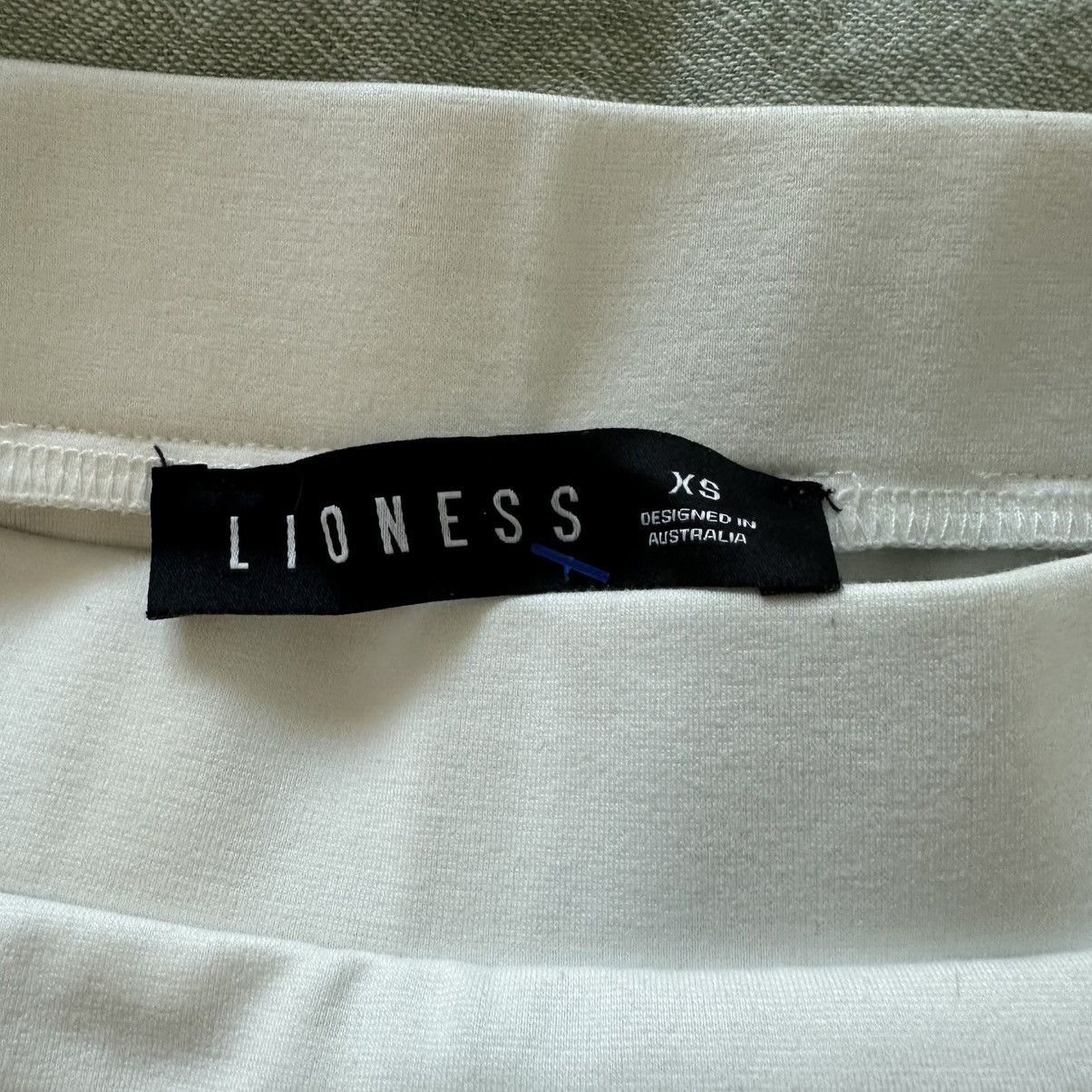 Lioness Revolve Lioness Pleated White Mini Skirt XS Size 25" / US 0 / IT 36 - 5 Thumbnail