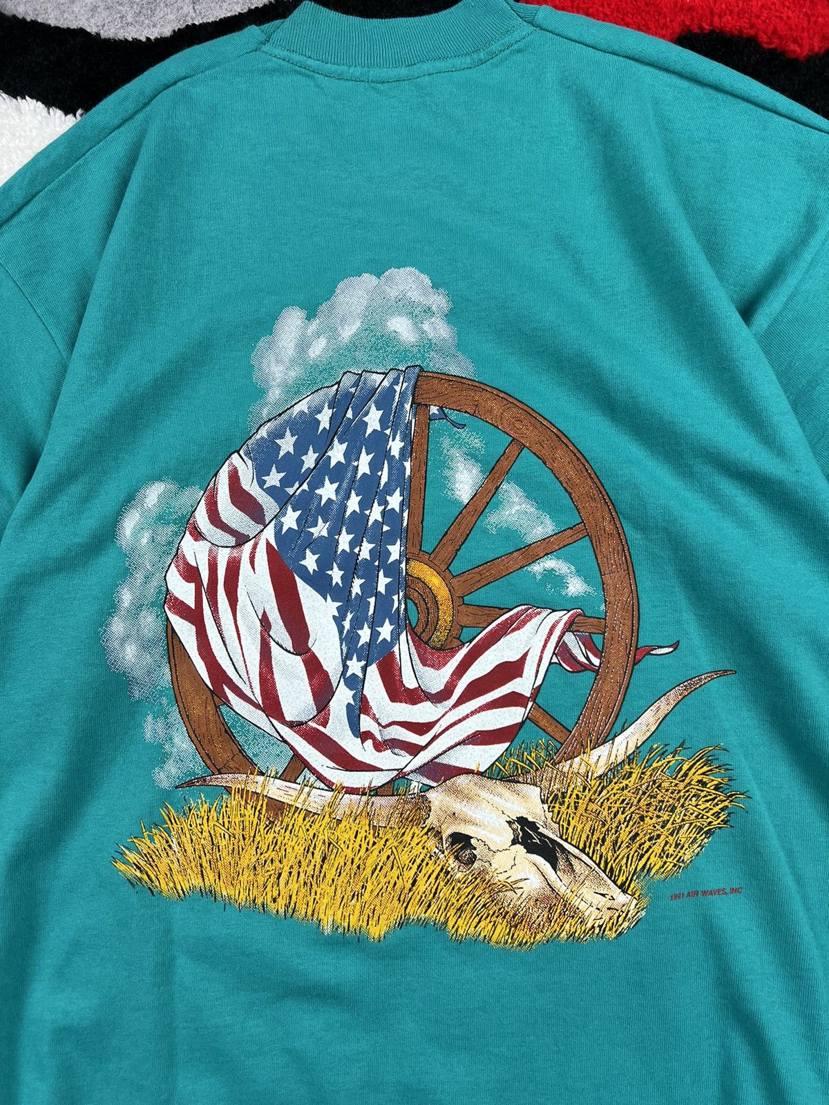 Vintage Vintage USA Flag Skulls 1991 Single Stitch Y2K Tee Shirt Size US L / EU 52-54 / 3 - 2 Thumbnail