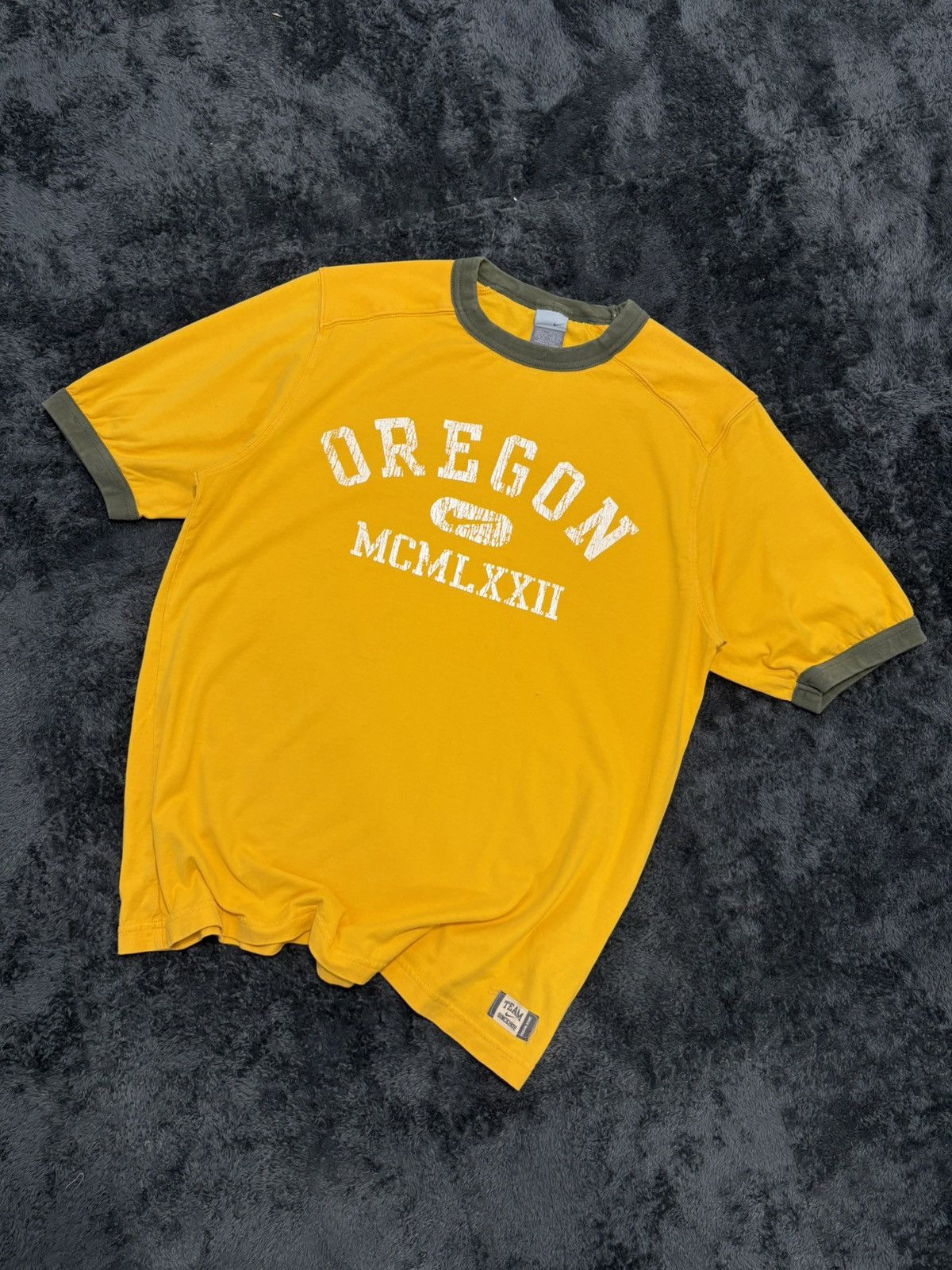 Nike Vintage Y2K Nike Oregon Big Logo Tee Size US L / EU 52-54 / 3 - 1 Thumbnail