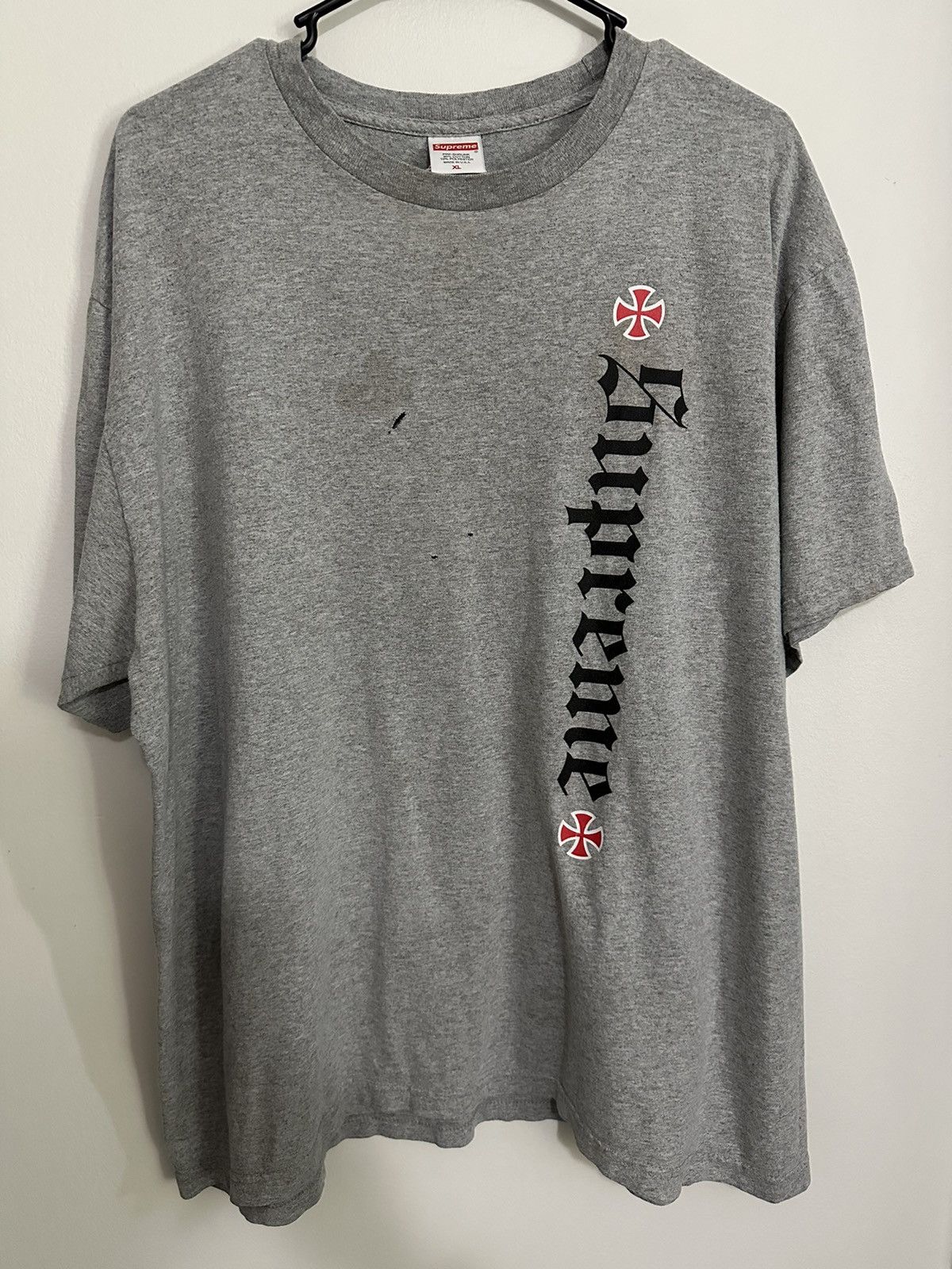 Supreme Independent Old English Tee | Grailed