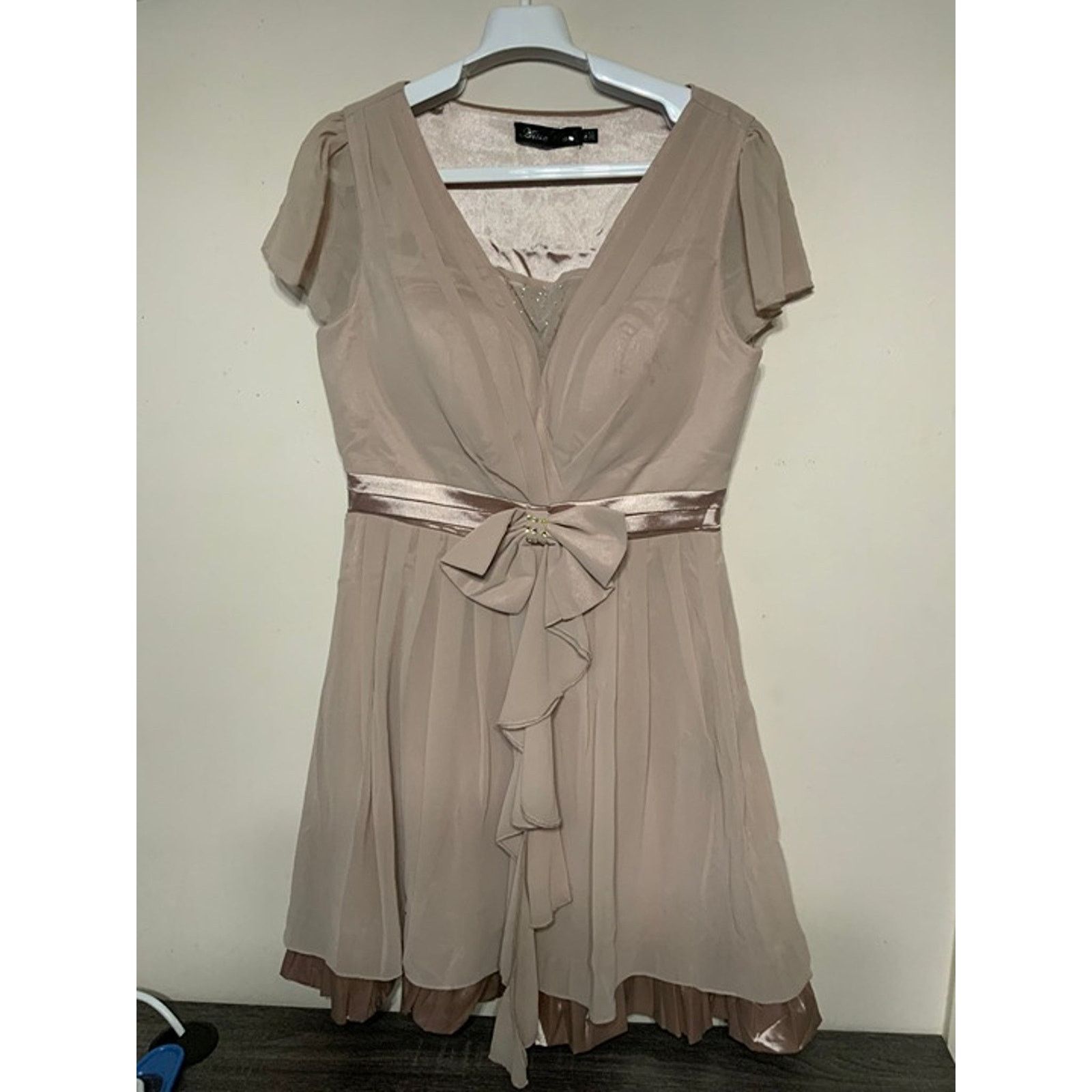 Other NWT - Alisa Pan Women's Rhinestone Bowtie V Neck Dress Size M / US 6-8 / IT 42-44 - 1 Thumbnail