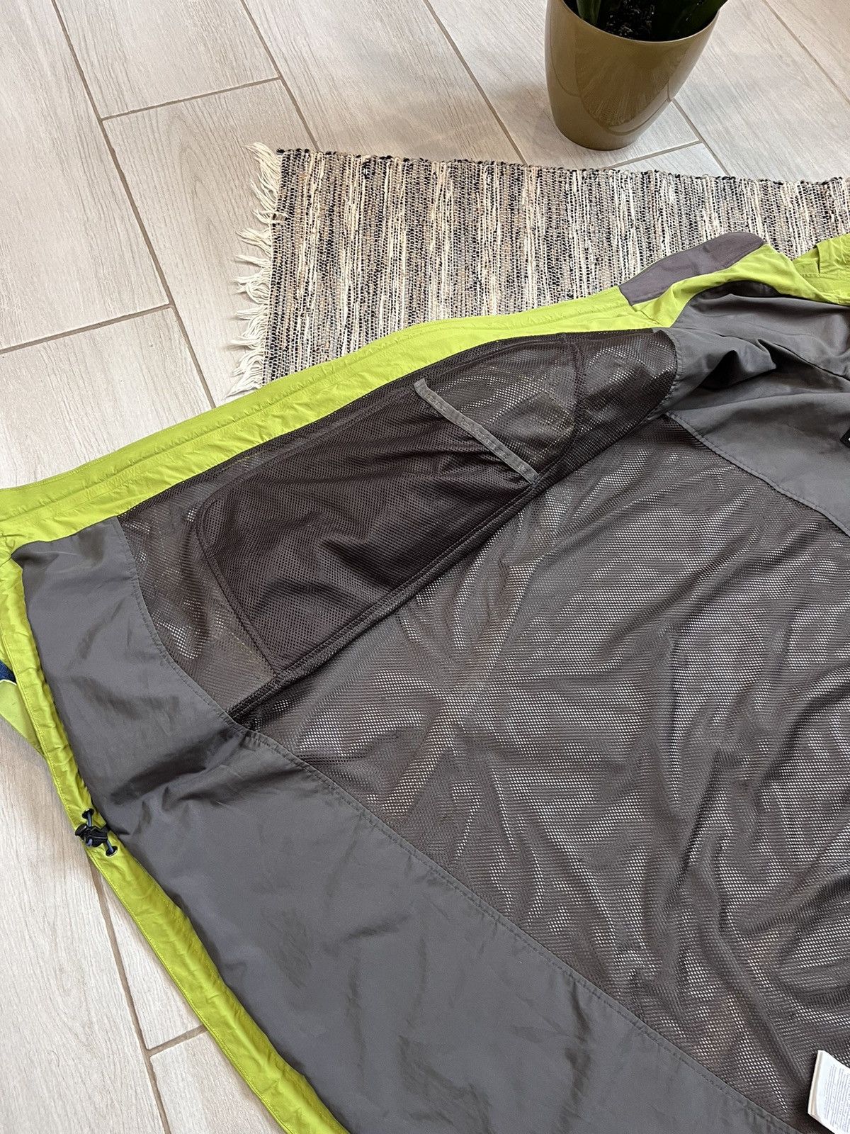 Peak Performance Peak Performance raincoat jacket outdoor minimalistic Size US L / EU 52-54 / 3 - 13 Thumbnail