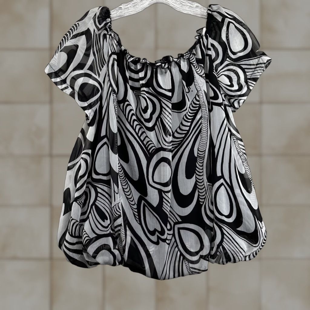 Vintage **Retro 70s Women's Medium Geometric Black & White Bow Top** User: **Retro 70s Women's Medium Geometric Black & White Bow Blouse** Size M / US 6-8 / IT 42-44 - 1 Thumbnail