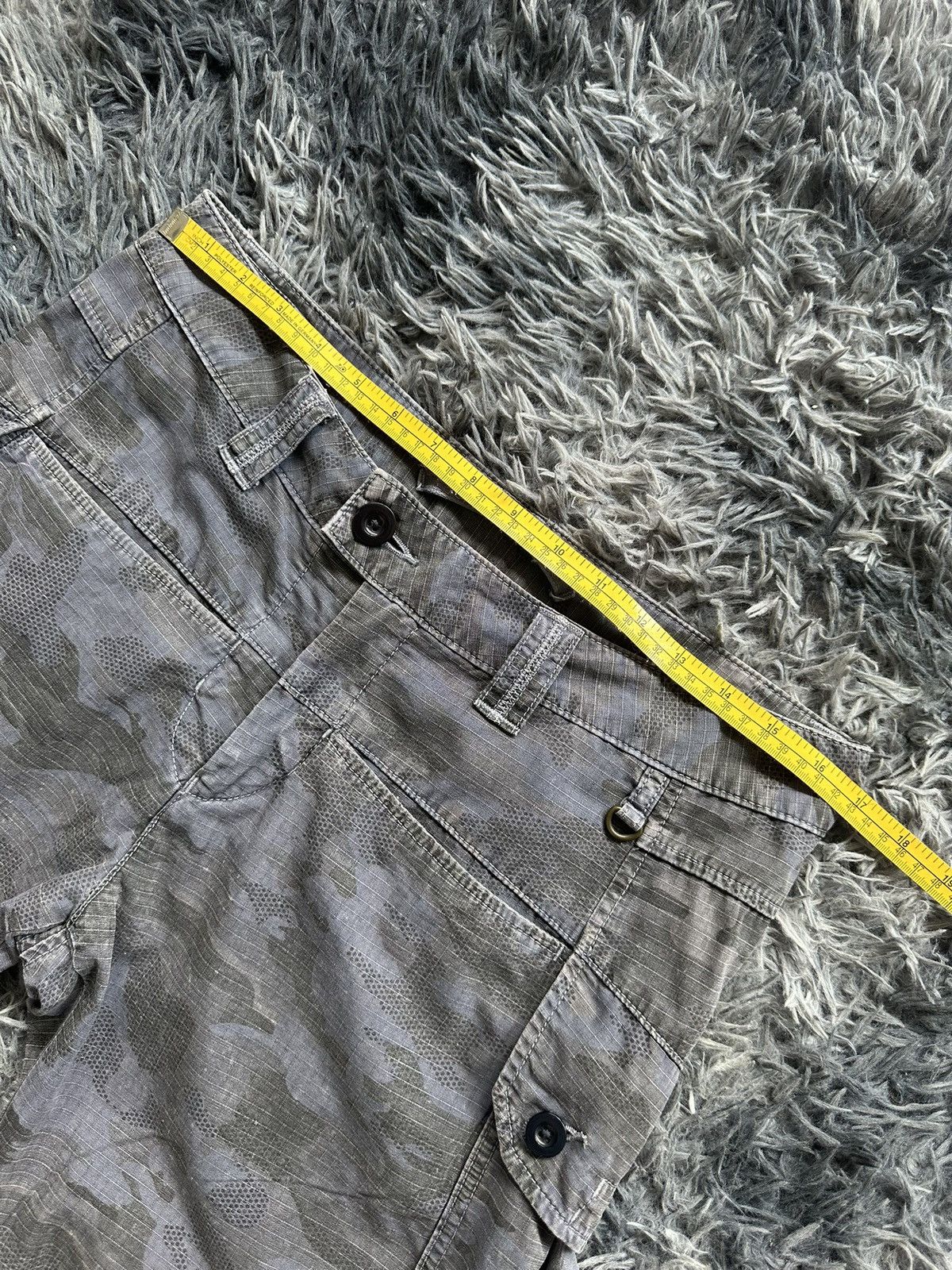 Marithe + Francois Girbaud 2000s MFG camo cargo hybrid quarter pants Size US 33 - 14 Thumbnail