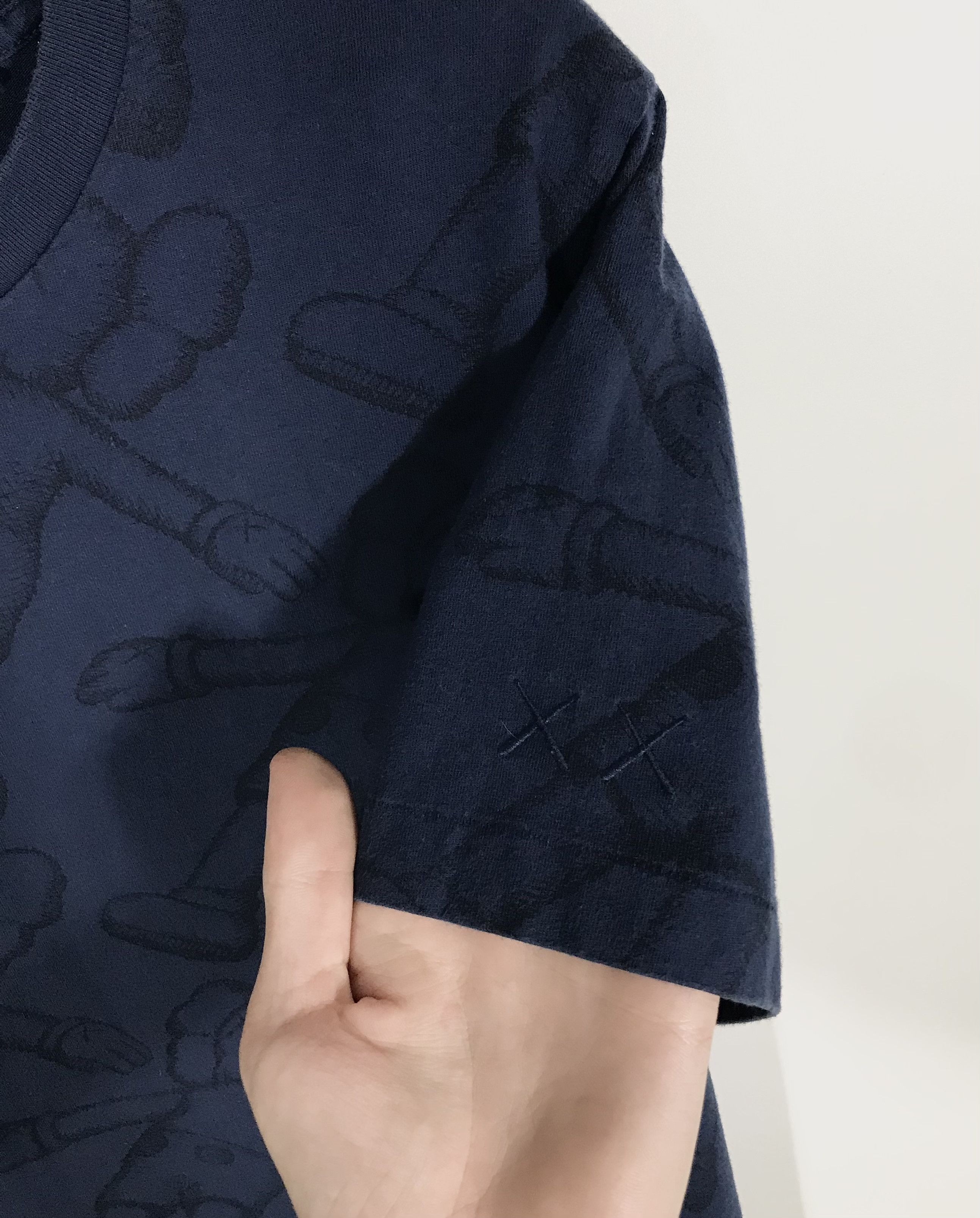 Kaws × Uniqlo Uniqlo Kaws All Over Holiday Print T-Shirt Size US M / EU 48-50 / 2 - 4 Thumbnail