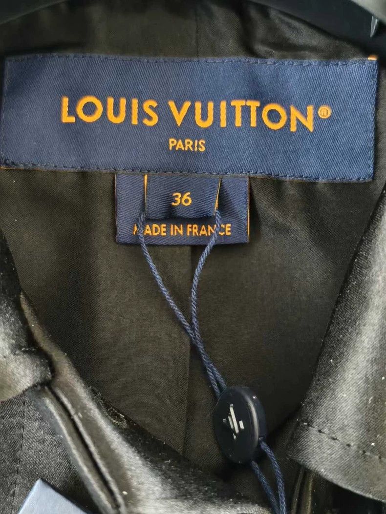 Louis Vuitton Louis Vuitton Solid Ribbon Detail Lapel Long Sleeve Coat Size XS / US 0-2 / IT 36-38 - 3 Thumbnail