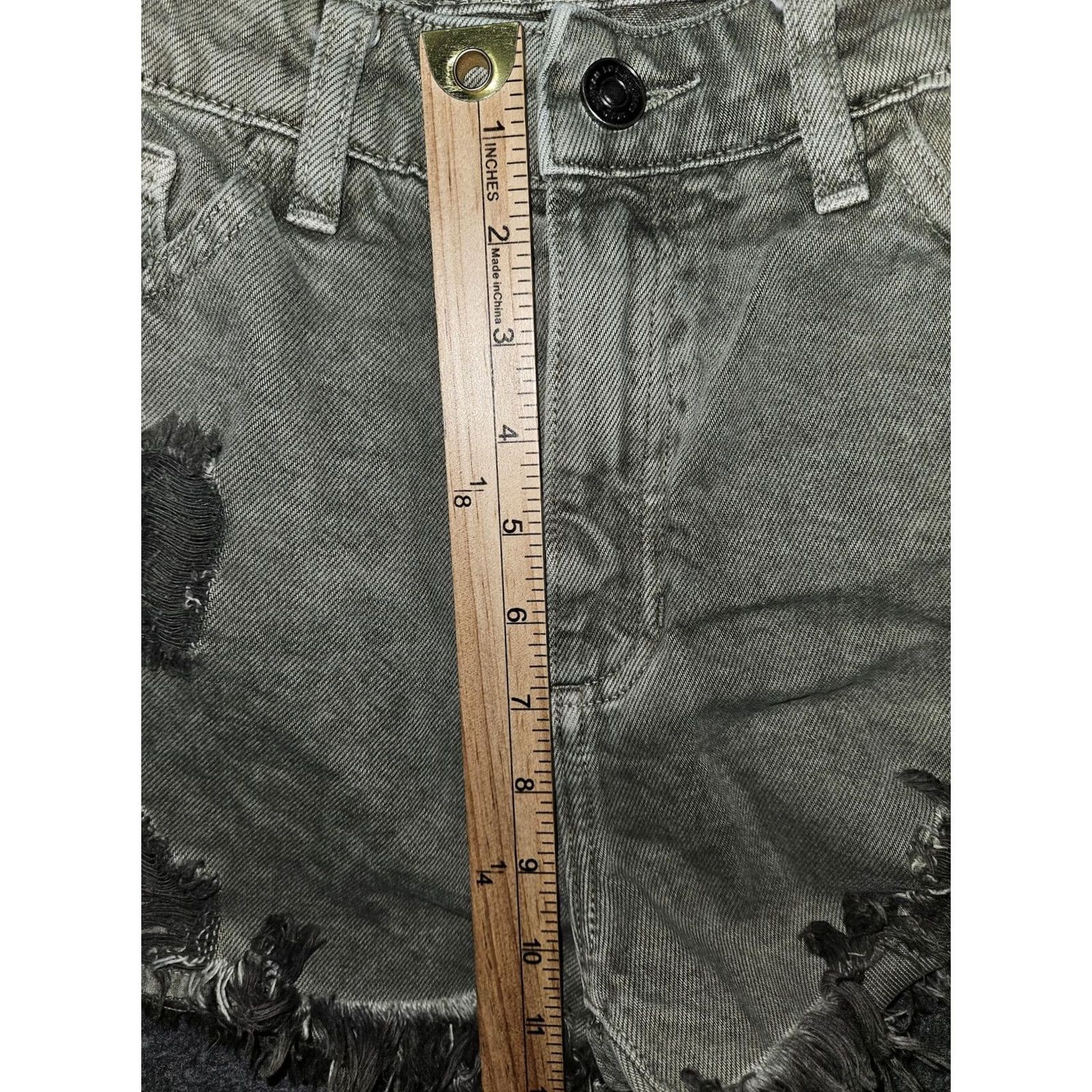 Vintage KanCan Denim Shorts Womens Medium Green Distressed Frayed Hem Cut-Off High Rise 90s Grunge Casual Womens Medium Green Denim Shorts KanCan Size 32" / US 10 / IT 46 - 5 Thumbnail