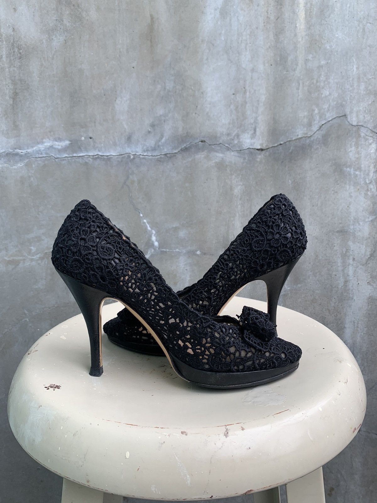 Salvatore Ferragamo Flower Crochet Heels Size US 7 / IT 37 - 5 Thumbnail