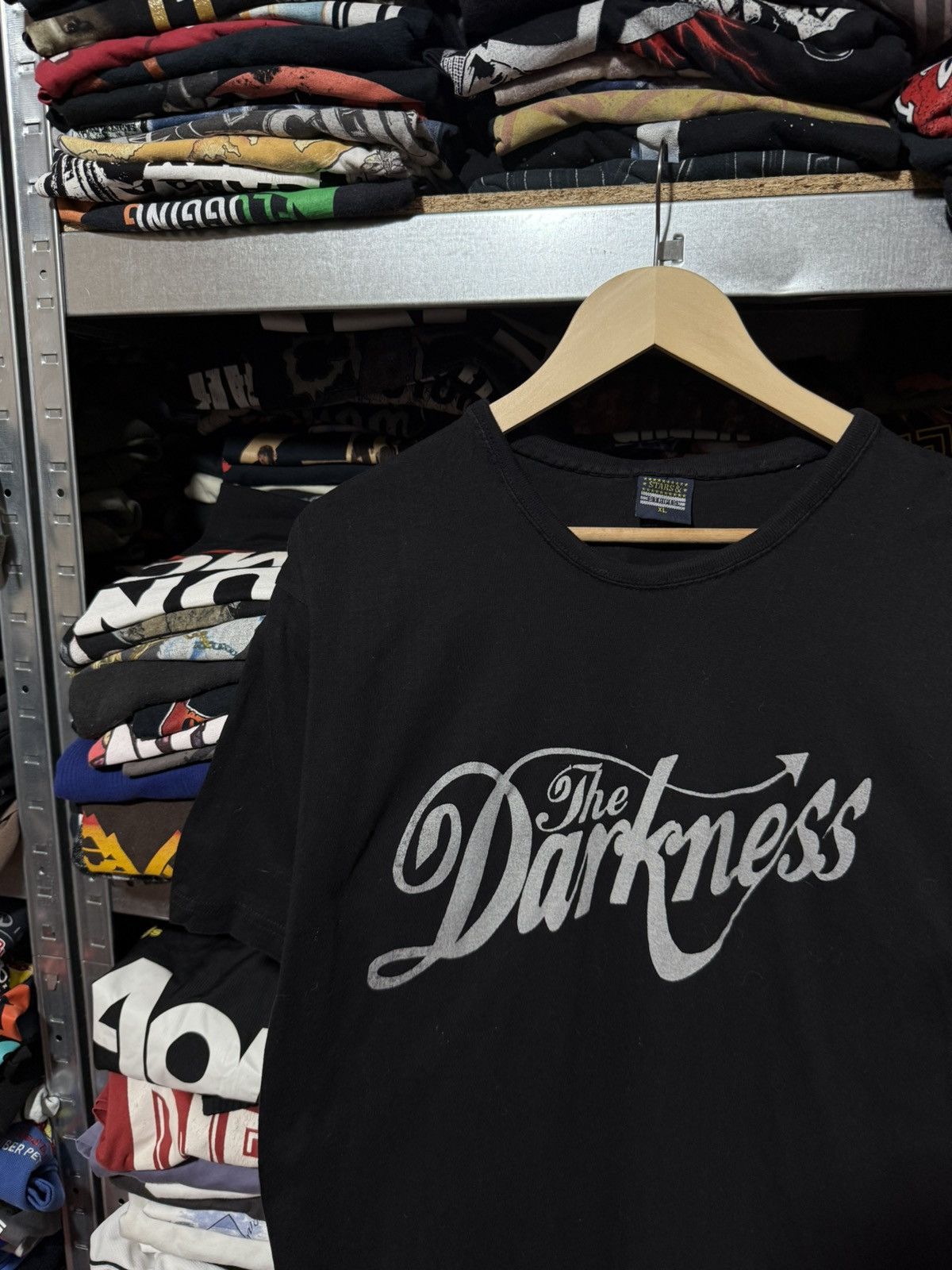 Vintage Vintage The Darkness Tour 2004 Rock Band Retro T-Shirt Size US XL / EU 56 / 4 - 3 Thumbnail