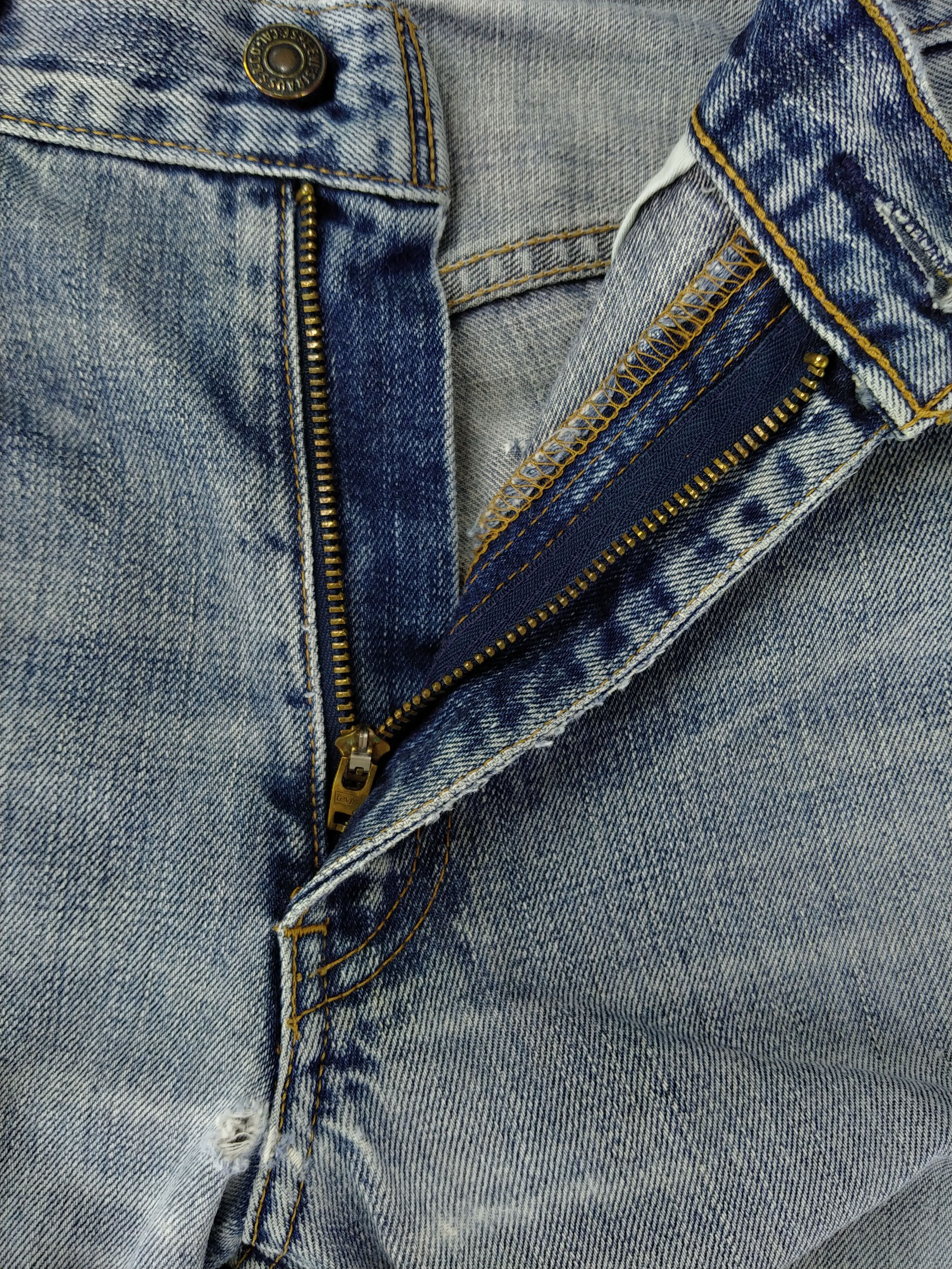Levi's Light Indigo Vintage Levi's 505 Jeans 31x27 Denim -JN875 Size US 31 - 7 Thumbnail