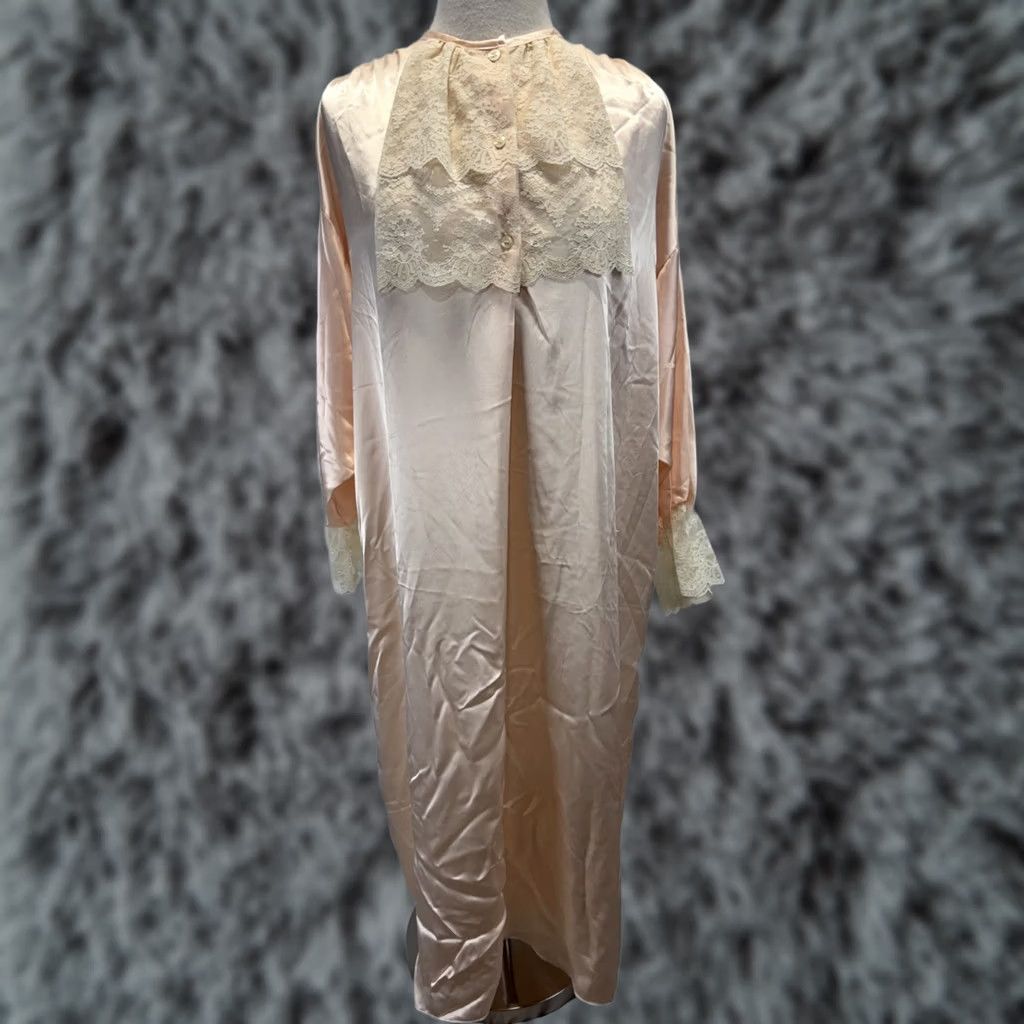 Vintage VINTAGE Satin Victorian Style Nightgown Women’s M Pale Pink Lace Trim Made USA 70s Nightgown Womens M Pink 1970s Victoria Size ONE SIZE - 1 Thumbnail