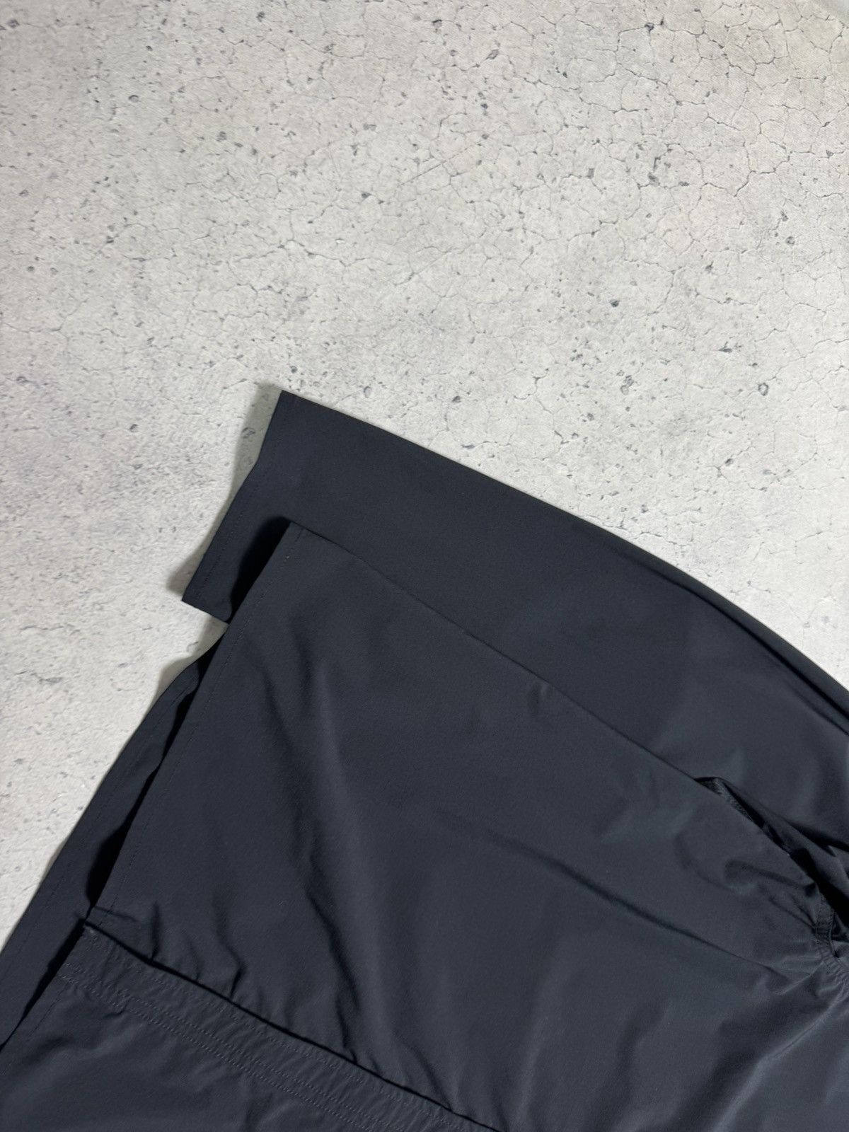 Prada Prada Milano Black Overshot Jacket Vintage Size L Nylon Size US L / EU 52-54 / 3 - 2 Thumbnail