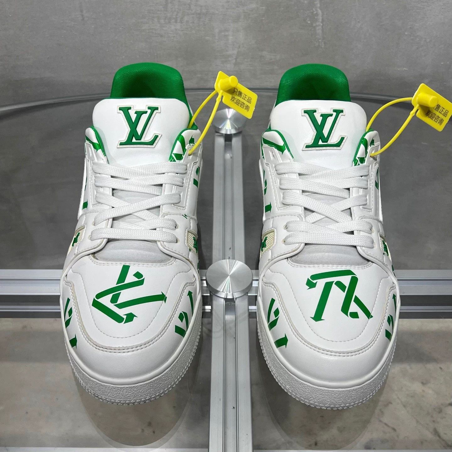 Louis Vuitton Louis Vuitton Trainer Eco Green UK7 CD0983 Size US 8 / EU 41 - 1 Thumbnail