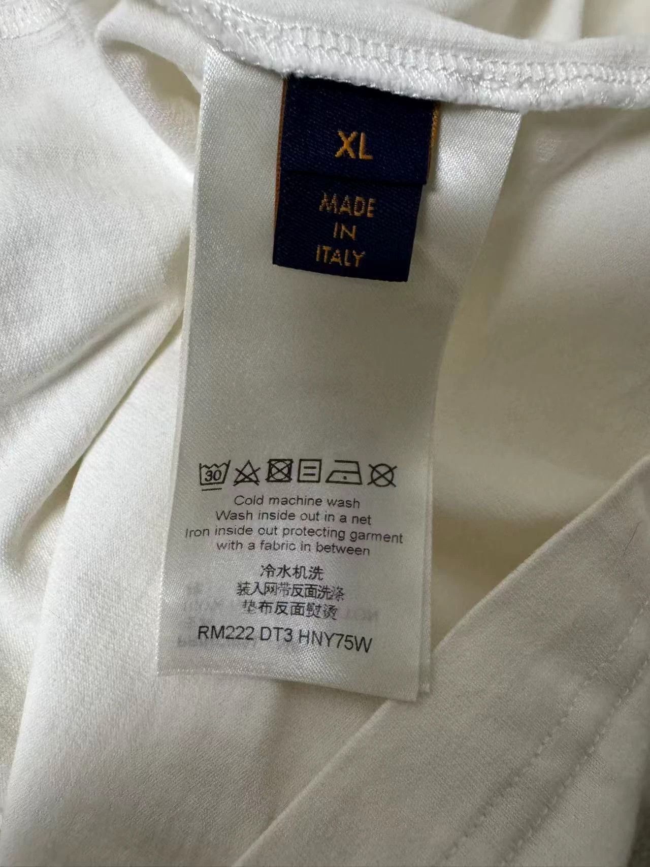 Louis Vuitton LV XL Authentic Short-Sleeve T-Shirt Size US XL / EU 56 / 4 - 4 Thumbnail