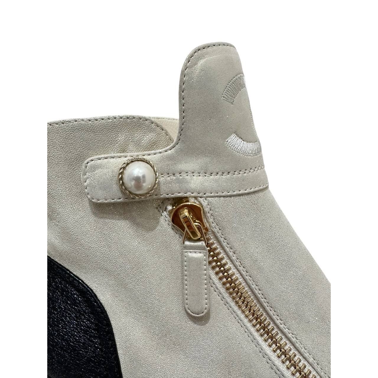Chanel NWB Chanel Rare Cream, Black Gold PearlAnkle Boots Sz.40 Size US 9 / IT 39 - 6 Thumbnail
