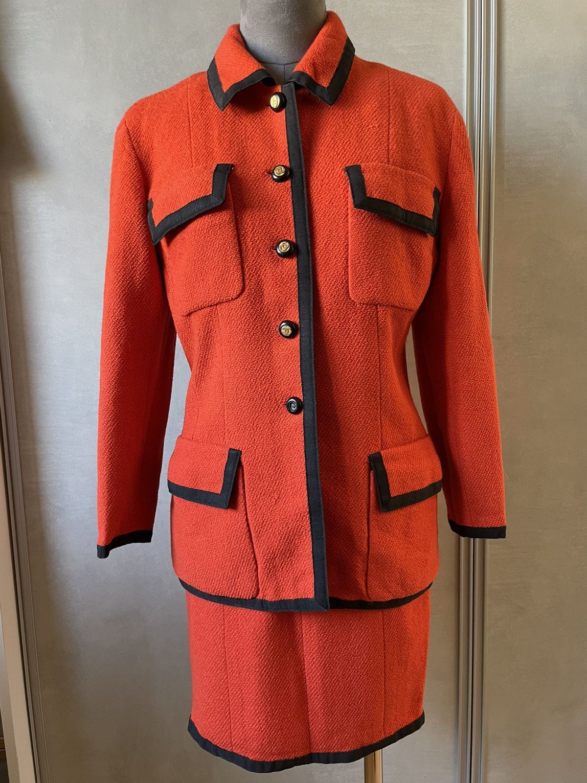 Chanel CHANEL SUIT VINTAGE TWEED. Size S / US 4 / IT 40 - 1 Thumbnail