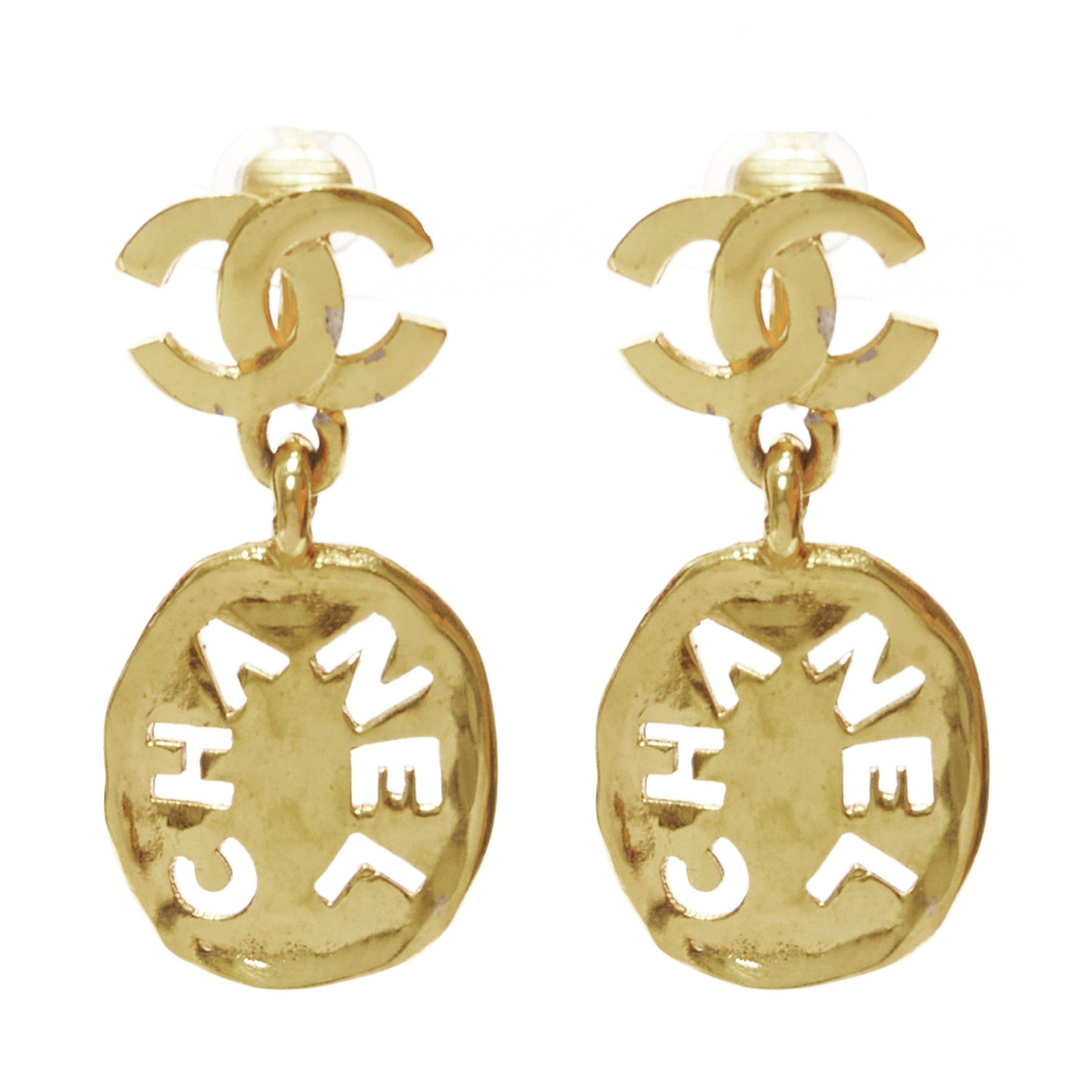 Chanel rare CHANEL Vintage gold CC logo cut out hammered coin clip on earrings Size ONE SIZE - 1 Thumbnail