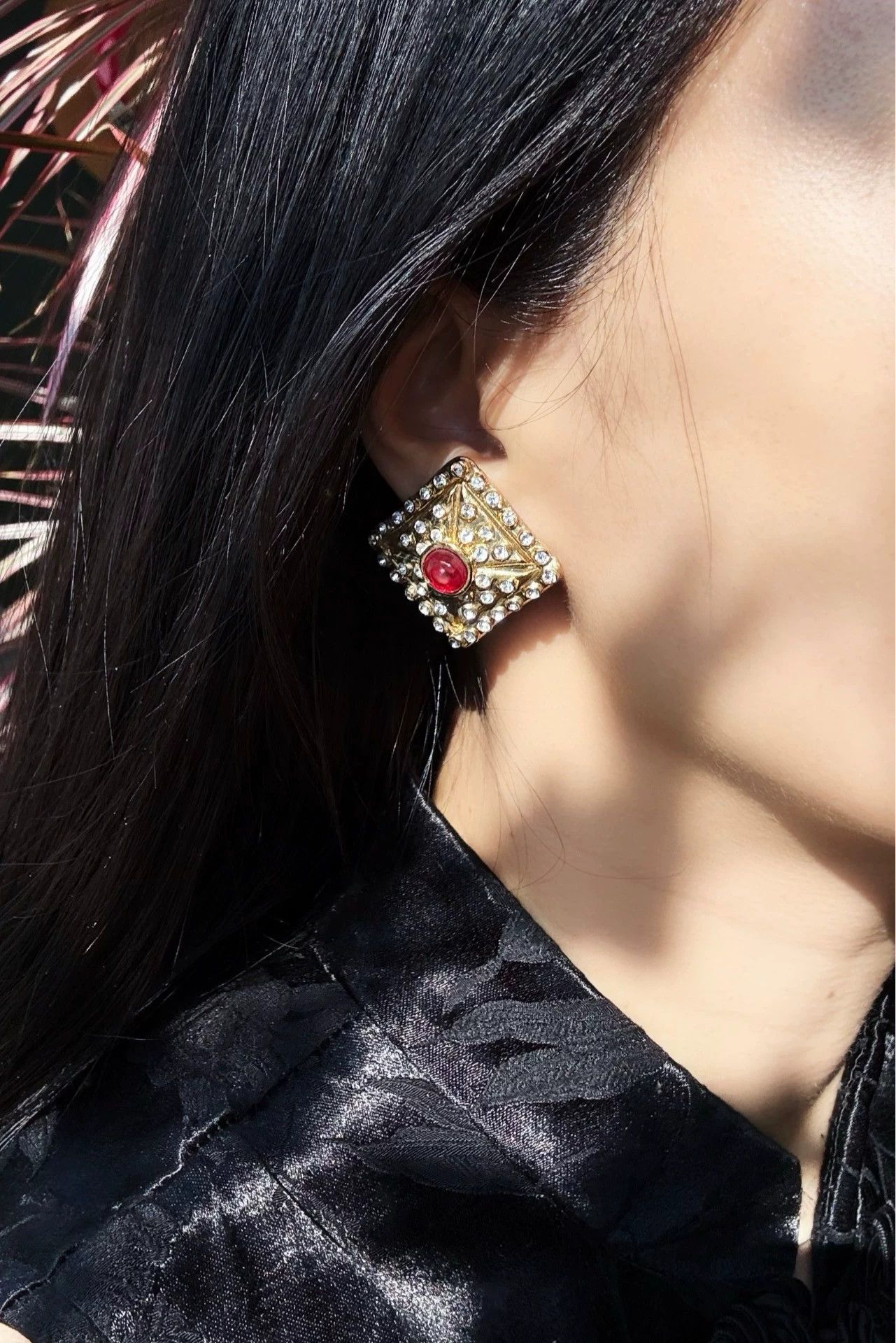 Chanel Chanel Bloody Red Crystal Square Pyramid Earclips Size ONE SIZE - 9 Thumbnail