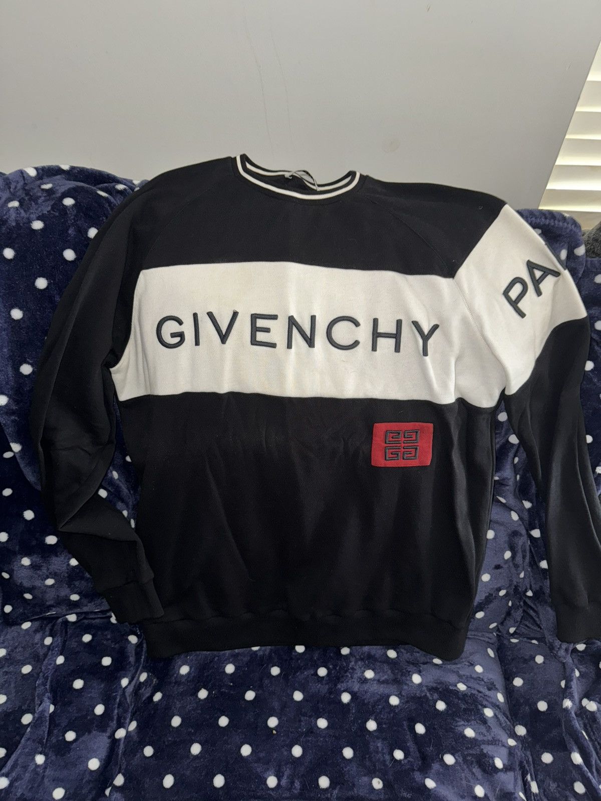 Givenchy Givenchy Crewneck Size US L / EU 52-54 / 3 - 1 Thumbnail