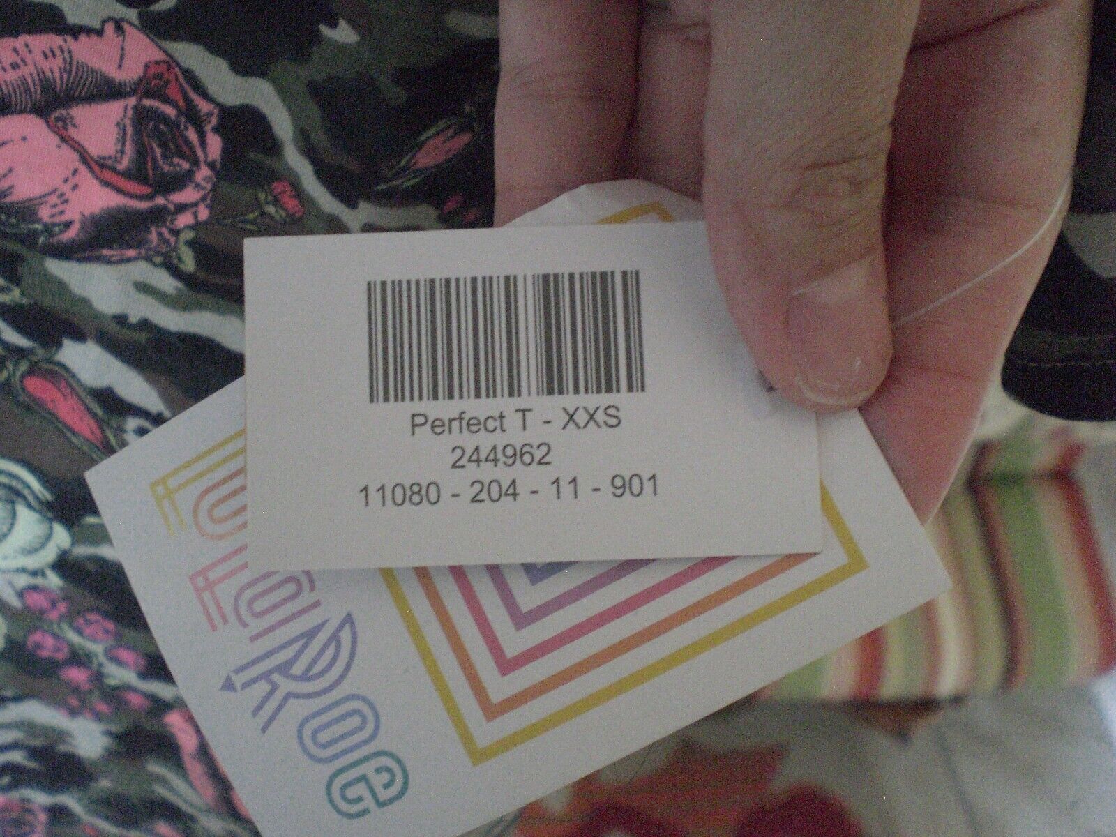 Other NWT LuLaRoe XXS Perfect T Shirt Top Blouse Camo and Floral Size XXS / US 00 / IT 34 - 4 Thumbnail