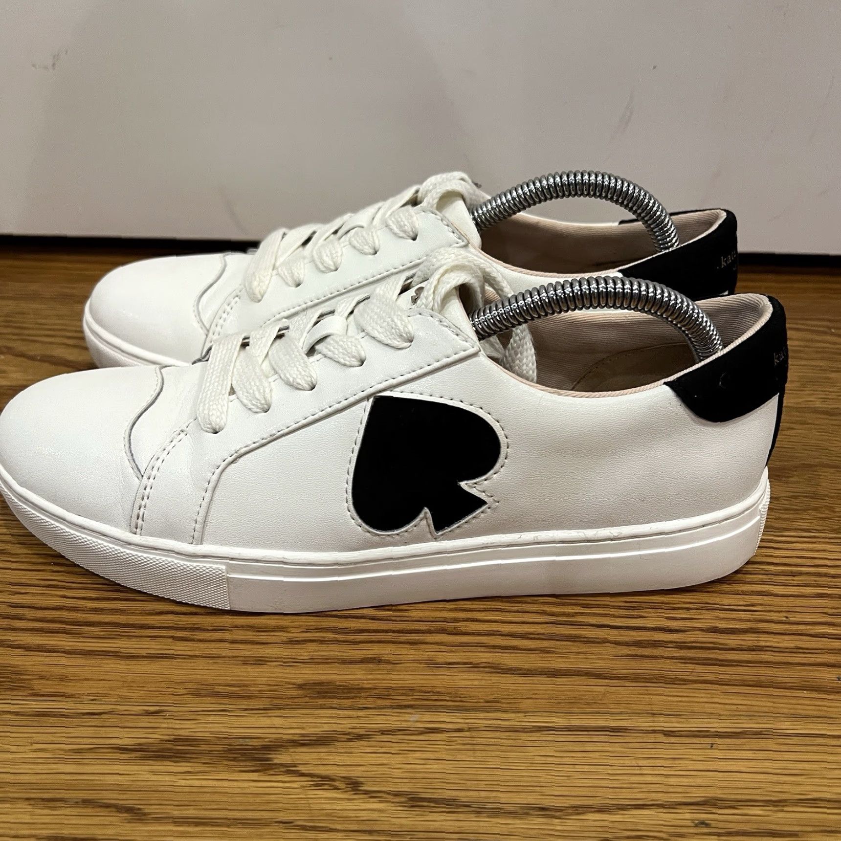 Vintage KATE SPADE FEZ White Leather Sneaker Women US 8.5B Spade Black Accent Casual Workwear Travel Sneakers Size US 8.5 / IT 38.5 - 5 Thumbnail