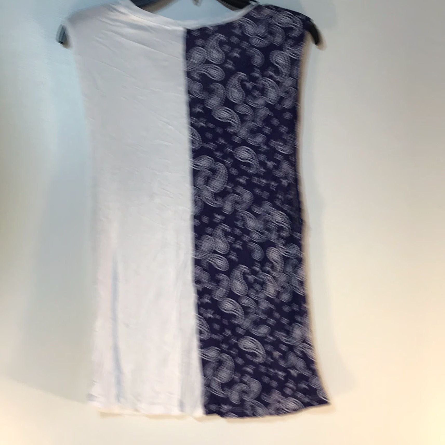Vintage Emppre Bandana Style Sleeveless Pocket T-Shirt Women’s Size M White/Blue Paisley Casual Size M / US 6-8 / IT 42-44 - 3 Thumbnail