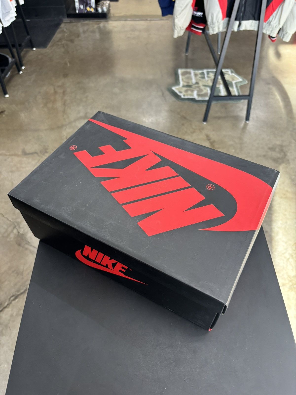 Jordan Brand × Nike Air Jordan 1 Retro Bred Toe Sz. 12 Size US 12 / EU 45 - 13 Thumbnail