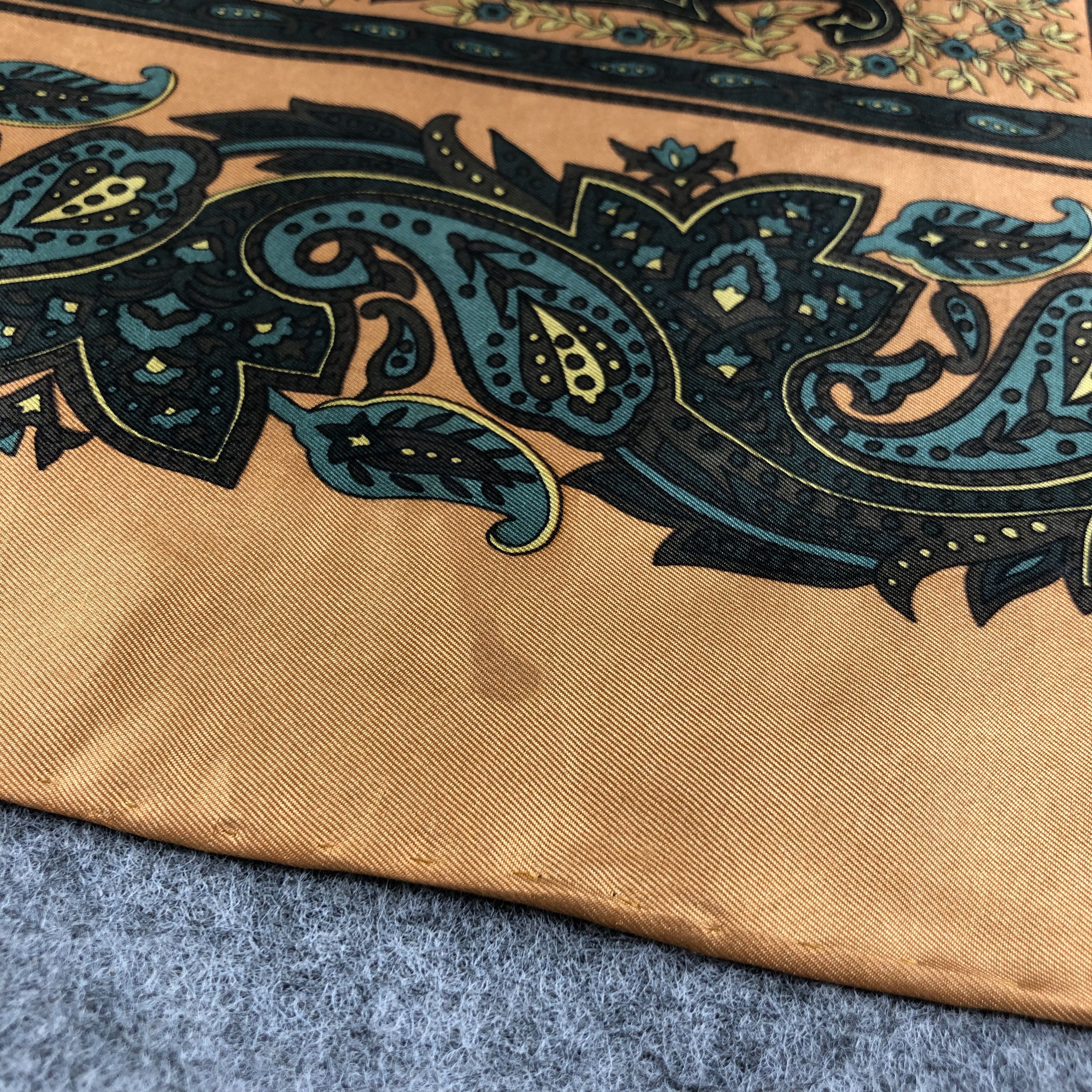 Vintage Paisley Hand Rolled Silk Scarf M912 Size ONE SIZE - 4 Thumbnail