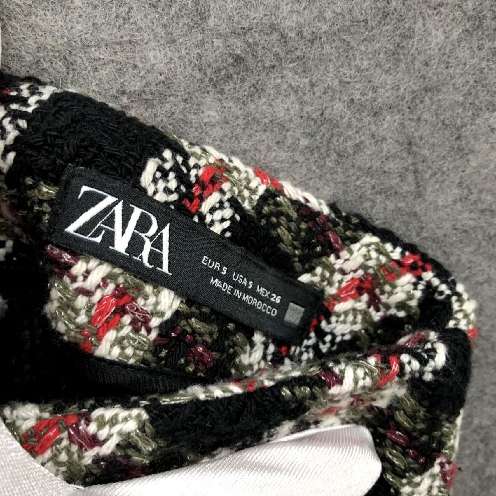 Zara Zara Tweed Mini Skirt S Small Black Red Plaid Boucle Zipper Skirt Womens Fashion Casual Formal Vintage Glam Size 28" / US 6 / IT 42 - 7 Thumbnail