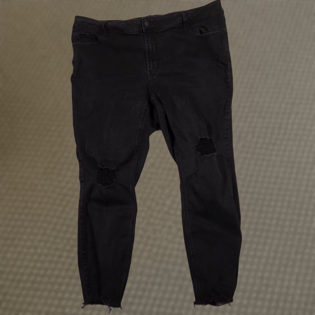 Old Navy Old Navy Rockstar Super Skinny Jeans Womens 20 Black Distressed Raw Hem Capri Size 42" / US 20 - 1 Thumbnail