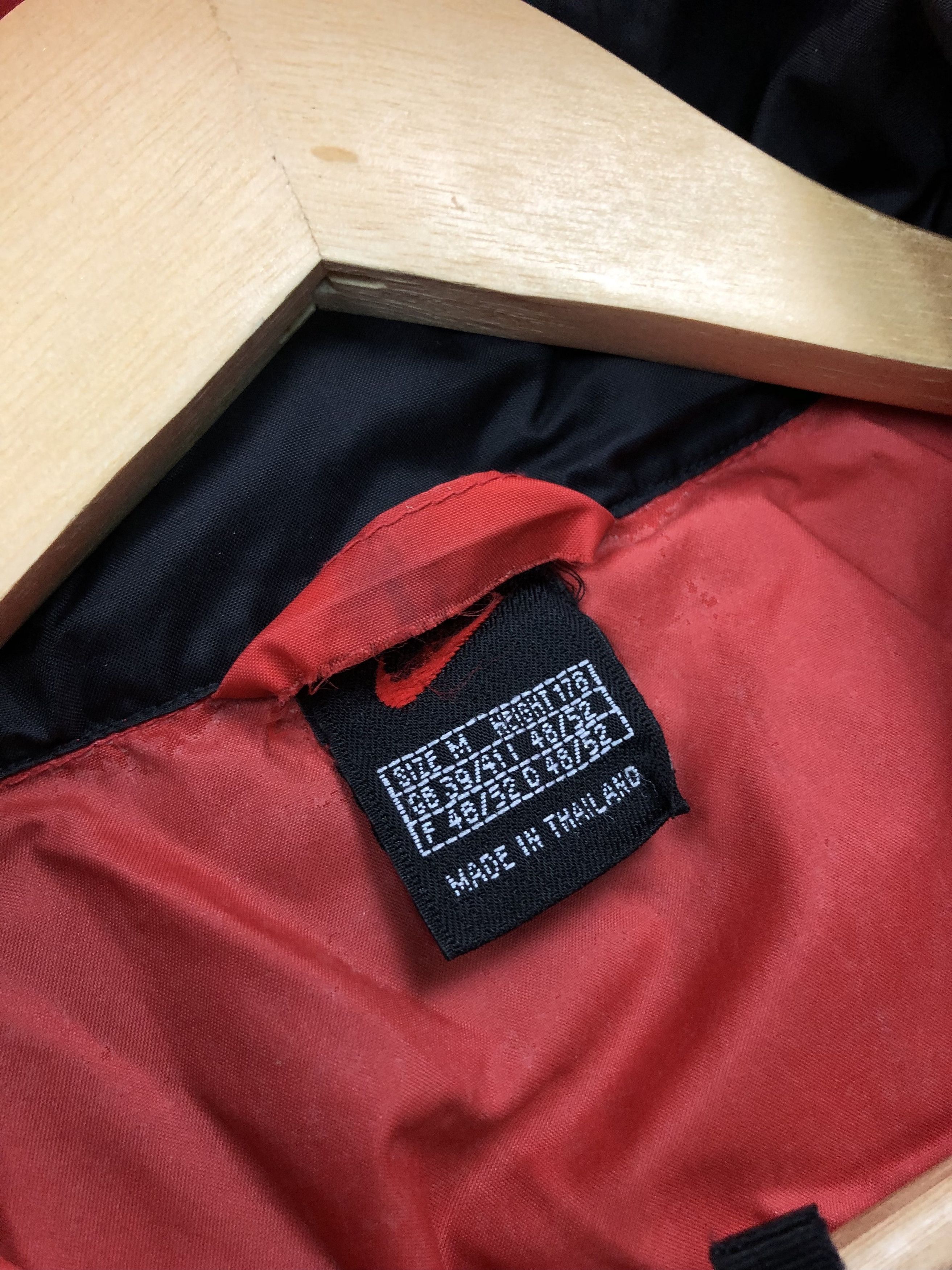 Nike NIKE Vintage 1990s Nylon Hype Jacket Big Logo Red Black Size US M / EU 48-50 / 2 - 10 Thumbnail