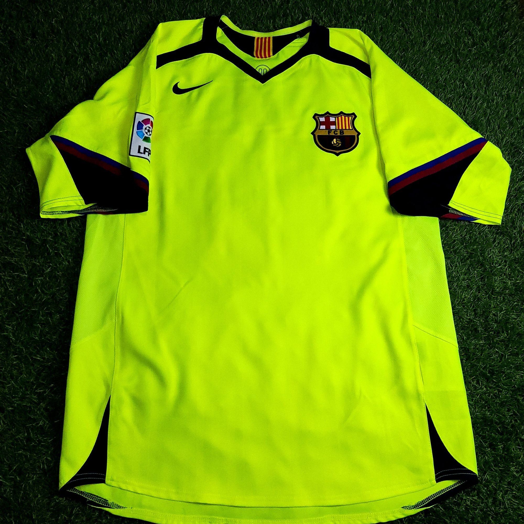 Nike Messi Barcelona 2005 2006 Away Soccer Jersey M SKU# 195971 Size US M / EU 48-50 / 2 - 2 Thumbnail
