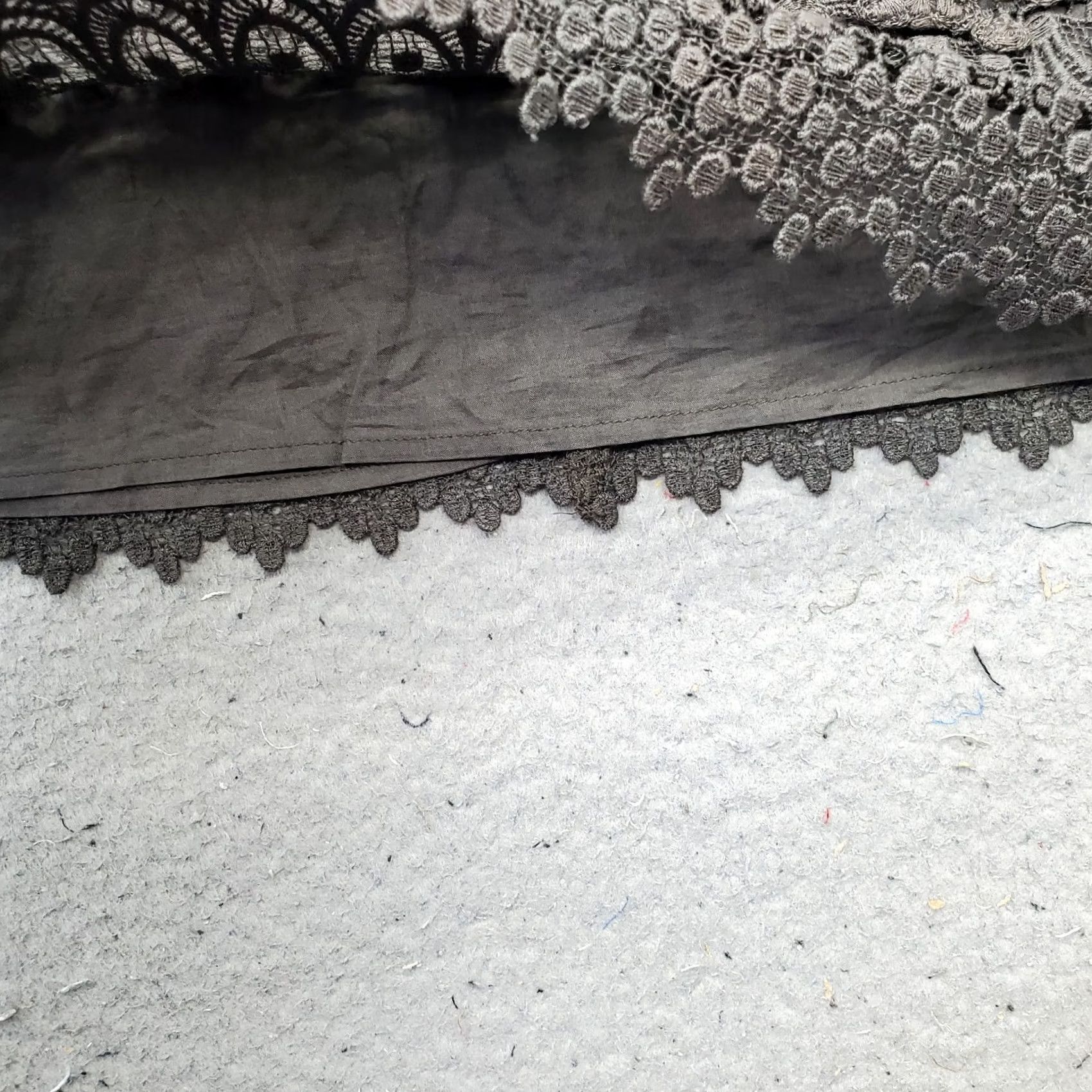 American Eagle Outfitters American Eagle Outfitters Skirt Womens 10 Gray Mini Floral Lace Lined Back Zip Size 32" / US 10 / IT 46 - 8 Thumbnail
