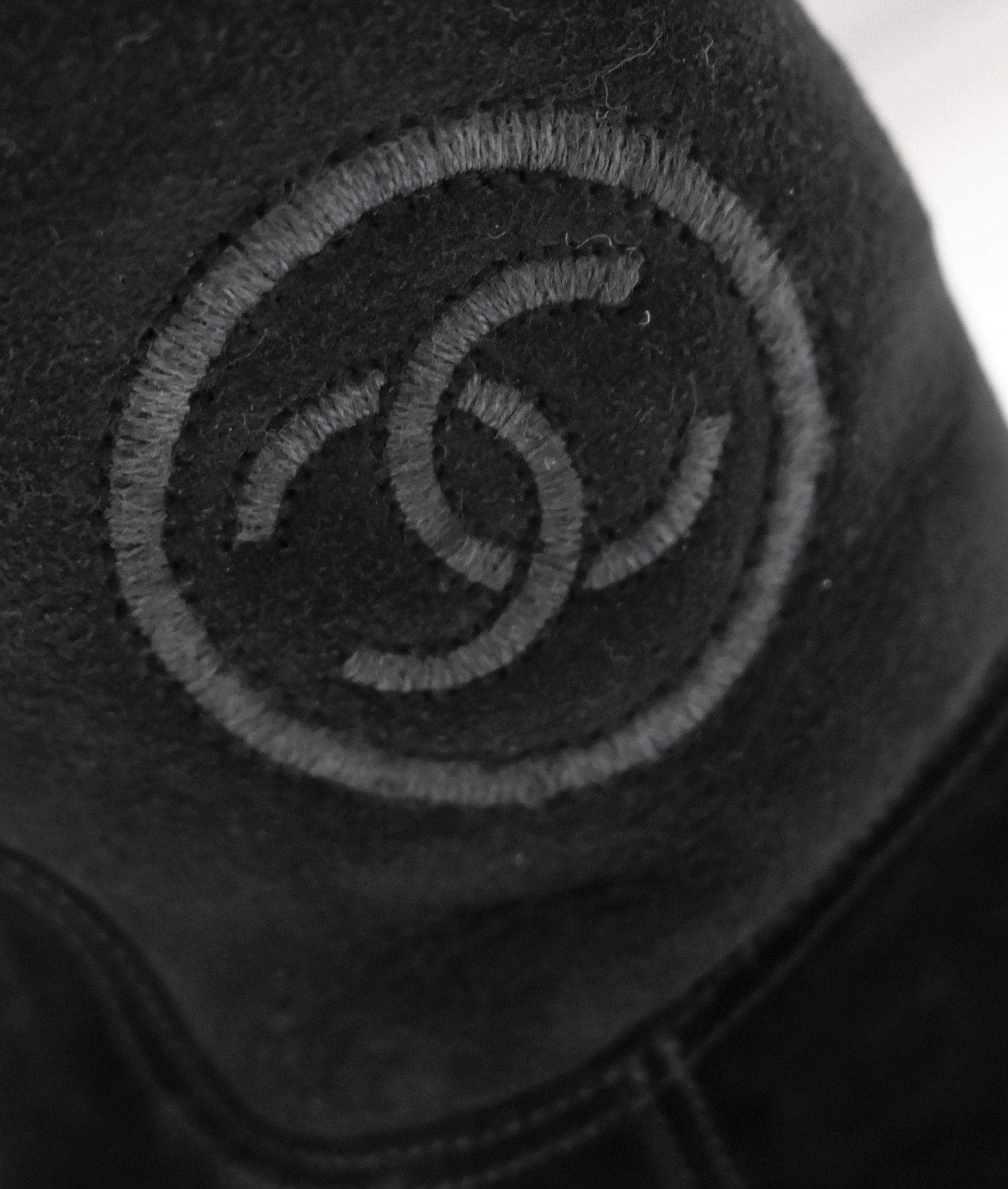 Chanel Chanel CC Logo Shearling Lined Mukluk Boots Size US 7.5 / IT 37.5 - 4 Thumbnail