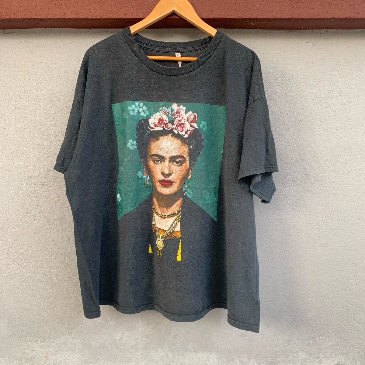 Art Comes First Y2K Thrashed Faded Frida Kahlo Painter Arts Tee Oversized Size US XXL / EU 58 / 5 - 1 Thumbnail