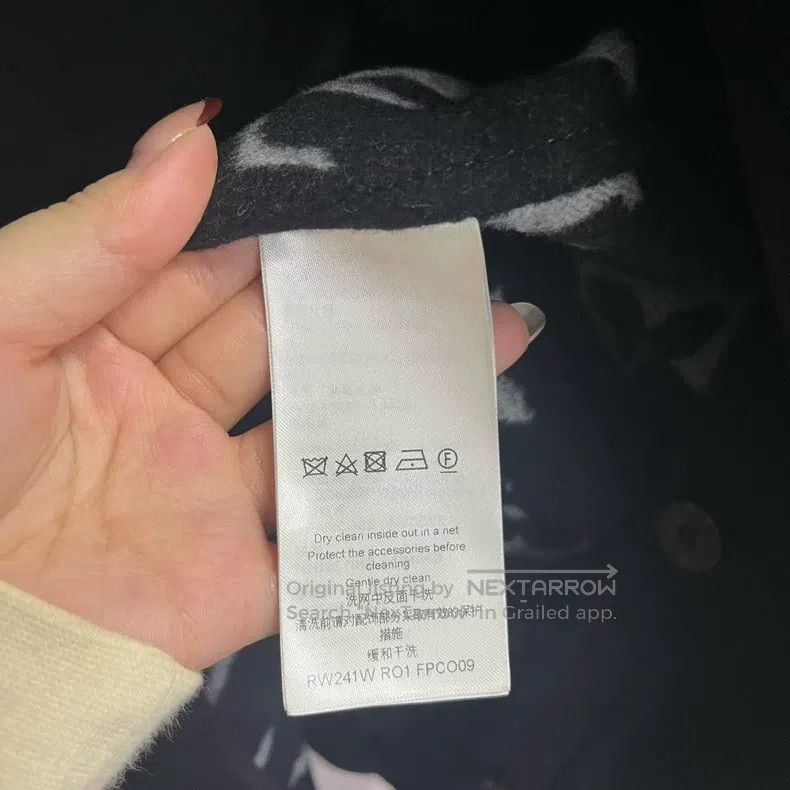 Louis Vuitton Louis Vuitton Black Solid Crew Neck Button Jacket Size XS / US 0-2 / IT 36-38 - 3 Thumbnail