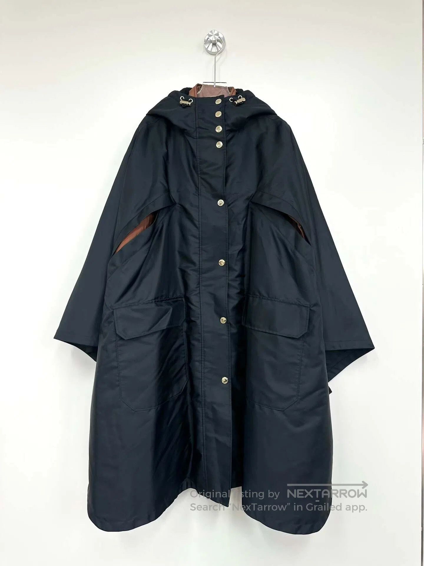Burberry Burberry Black Gold Button Two-in-one Down Hooded Cloak Ca Size M / US 6-8 / IT 42-44 - 1 Thumbnail