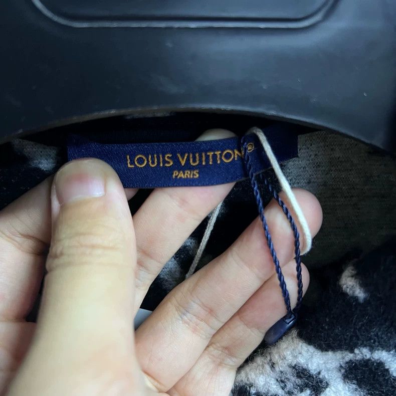 Louis Vuitton Louis Vuitton Black and white full cartoon jacket Size US L / EU 52-54 / 3 - 3 Thumbnail