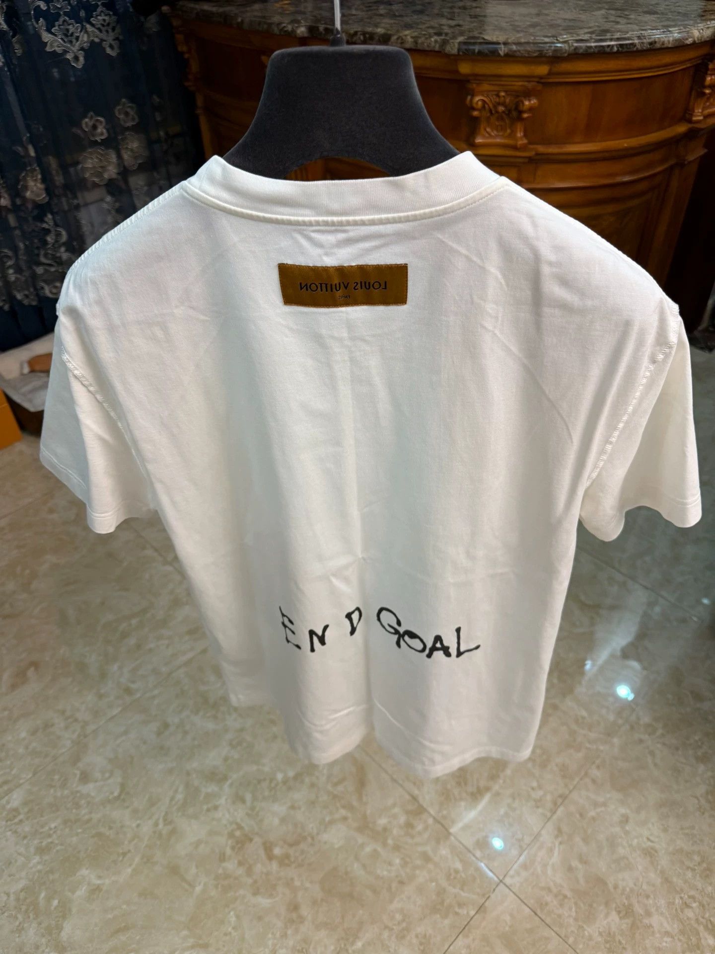 Louis Vuitton LV Portrait Series Graffiti Logo White M T - Shirt Size US M / EU 48-50 / 2 - 2 Thumbnail