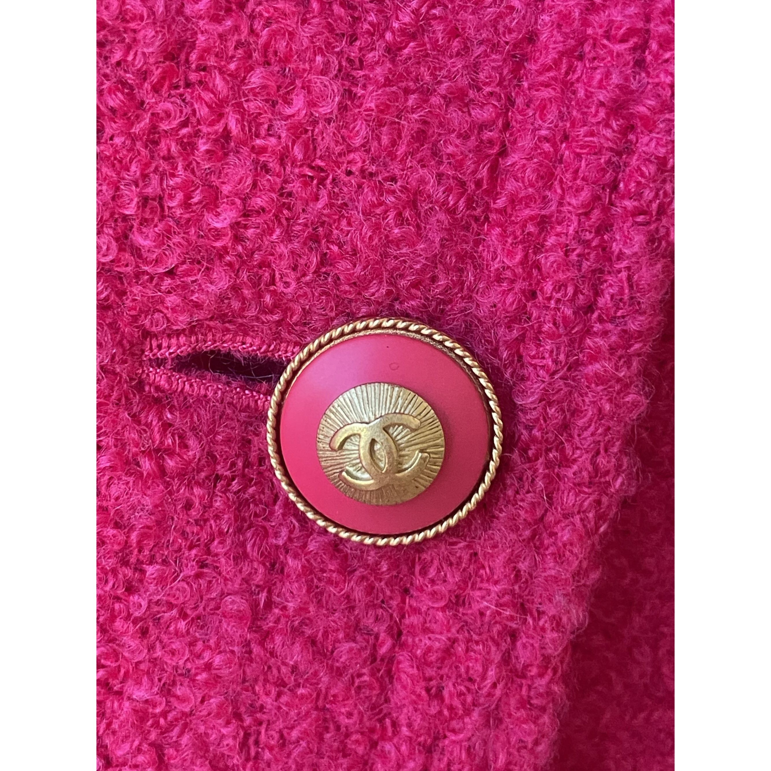 Chanel Chanel Vintage Boucle Wool Pink Coat With Gold Button Accent Size XS / US 0-2 / IT 36-38 - 11 Thumbnail