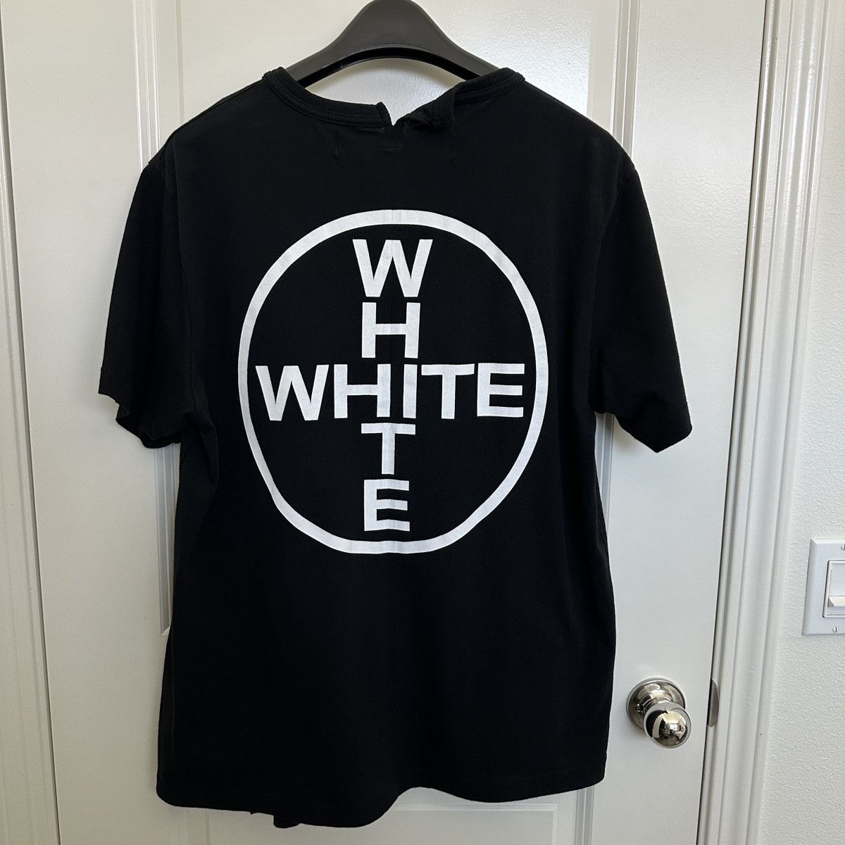 Off-White 2018 Circle Cross Logo Tee Size US L / EU 52-54 / 3 - 4 Thumbnail
