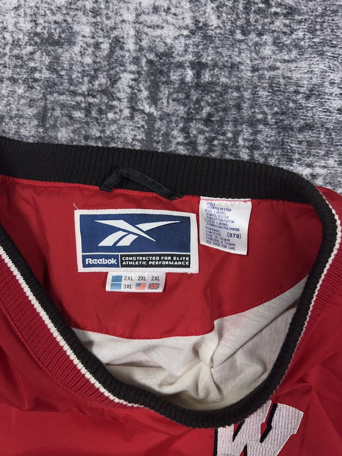 Reebok × Vintage Vintage 90s Wisconsin Badgers Insulated Pullover Windbreaker Size US XXL / EU 58 / 5 - 2 Thumbnail