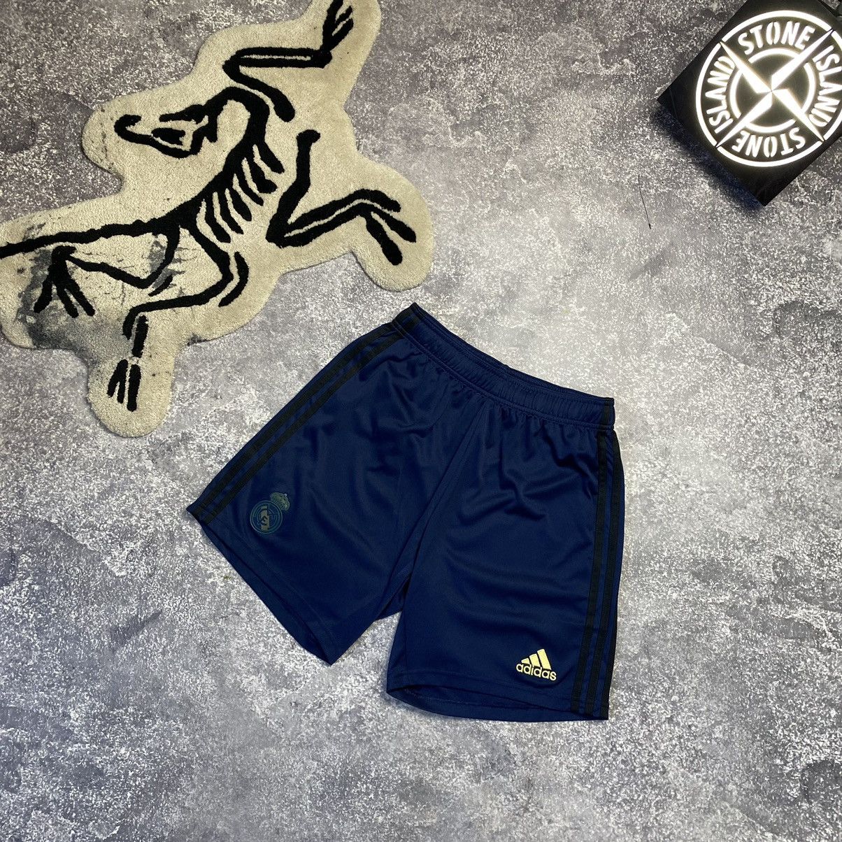 Adidas Vintage Adidas Fc Real Madrid Small logo team soccer shorts Size US 30 / EU 46 - 2 Thumbnail