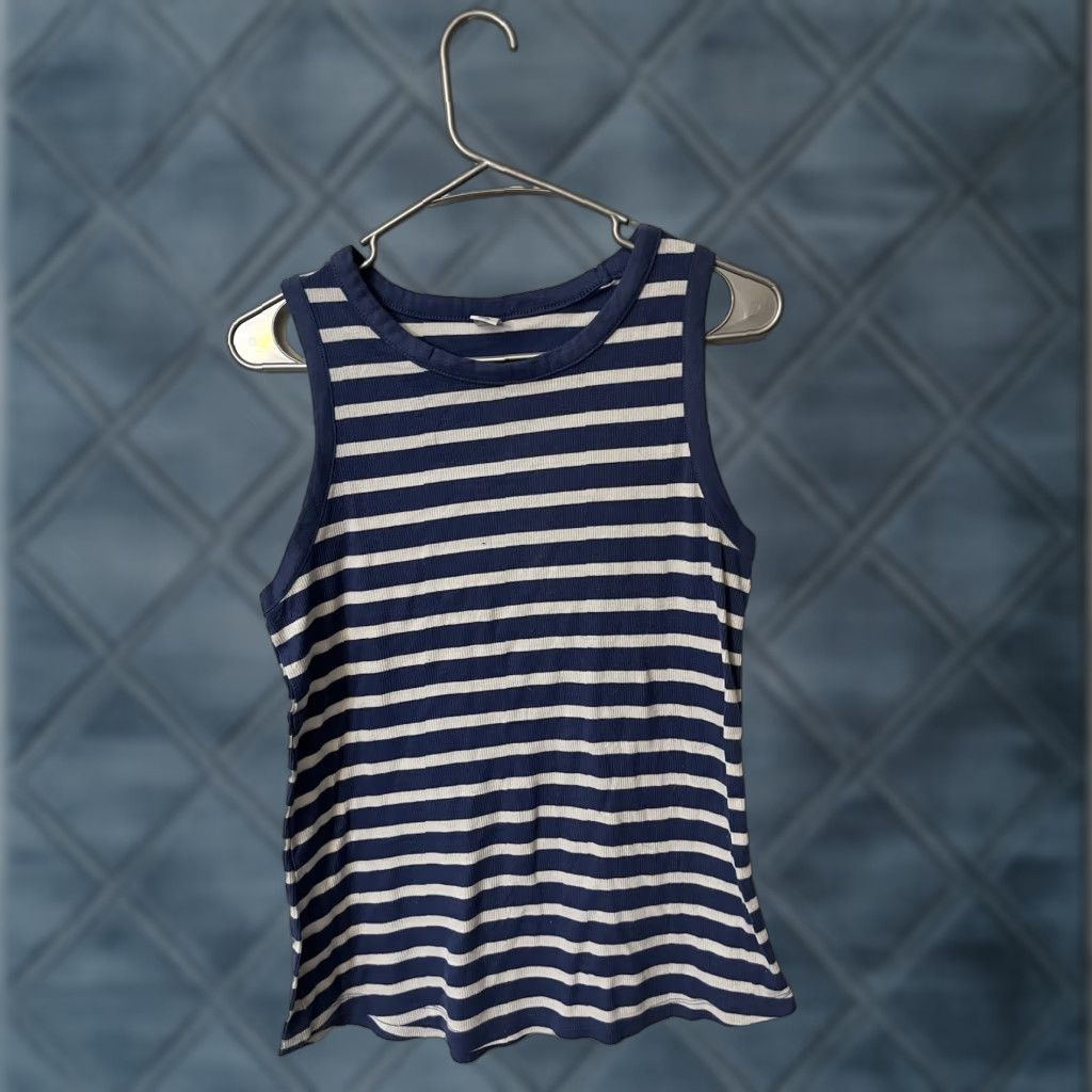 Old Navy Old Navy Tank Top Women Round Neck Cotton Blue White Striped L Large Regular Slimming Photo-ready Vintage? Wait: No vintage flag. Size L / US 10 / IT 46 - 1 Thumbnail